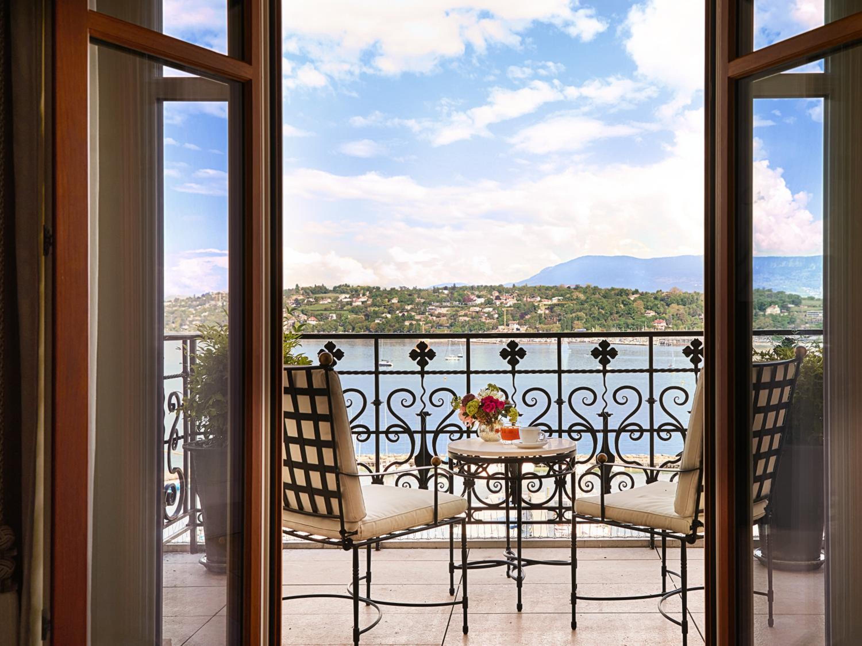 Suite with Lake View - Photo 9