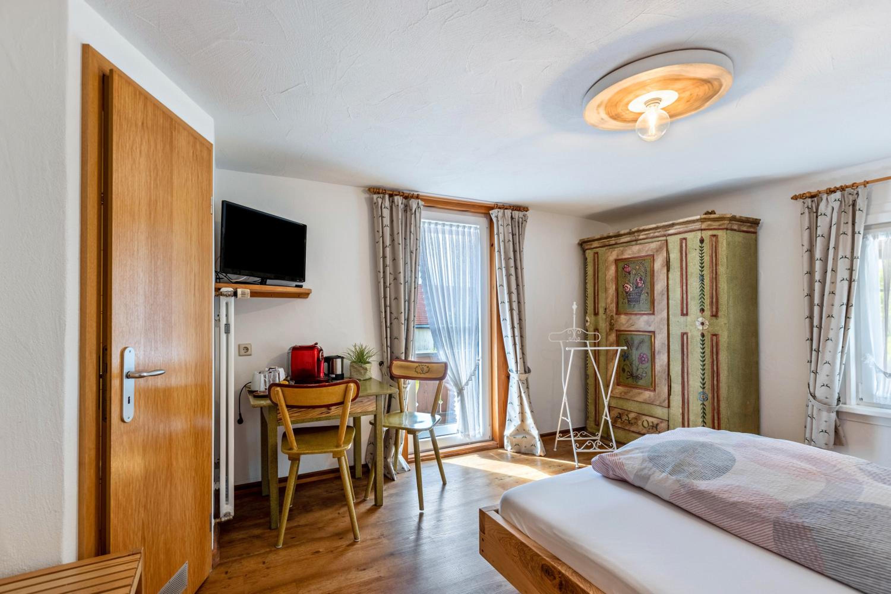 Standard Single Room with Shower photo 2