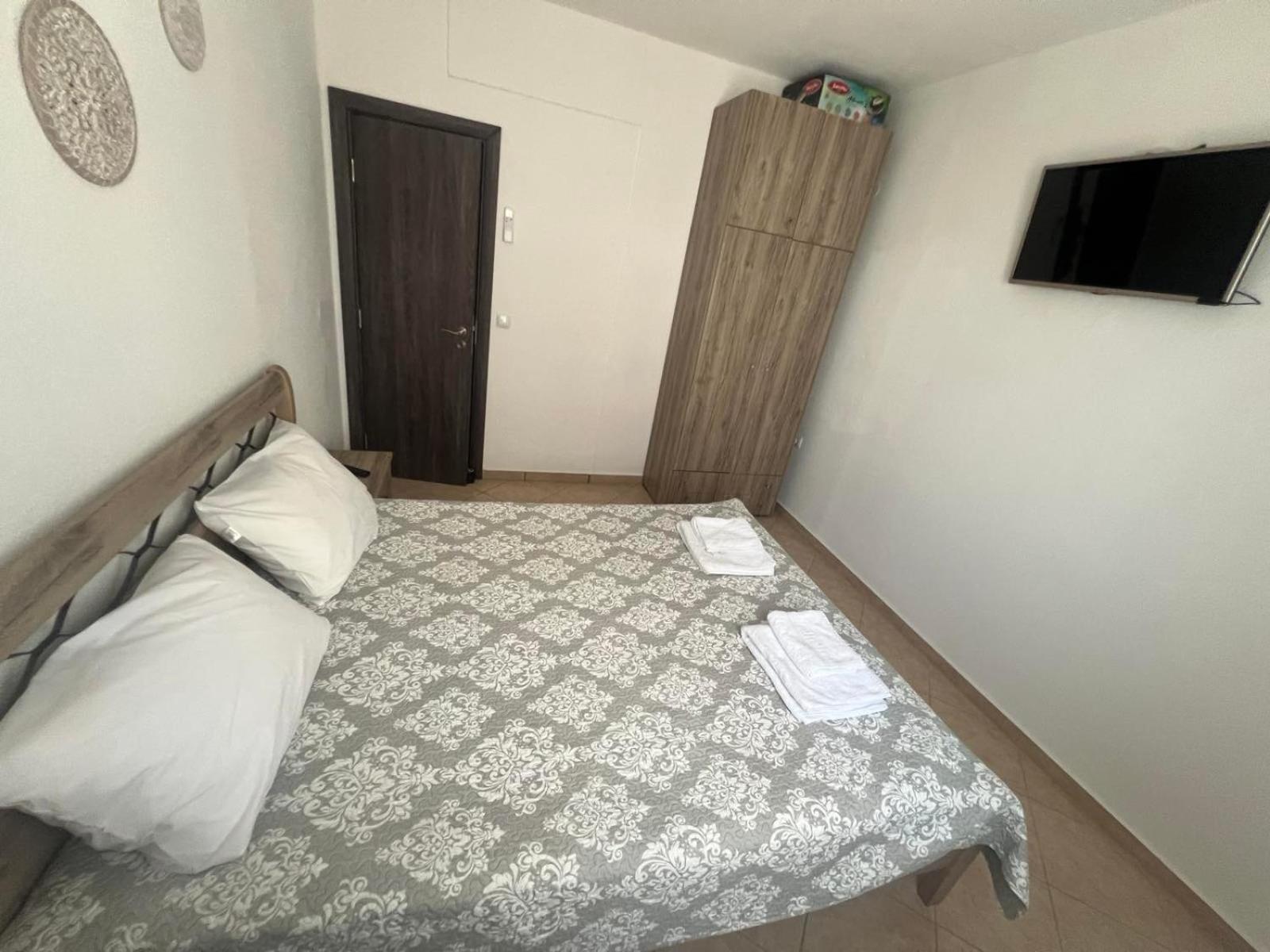 One-Bedroom Apartment with Balcony photo 1