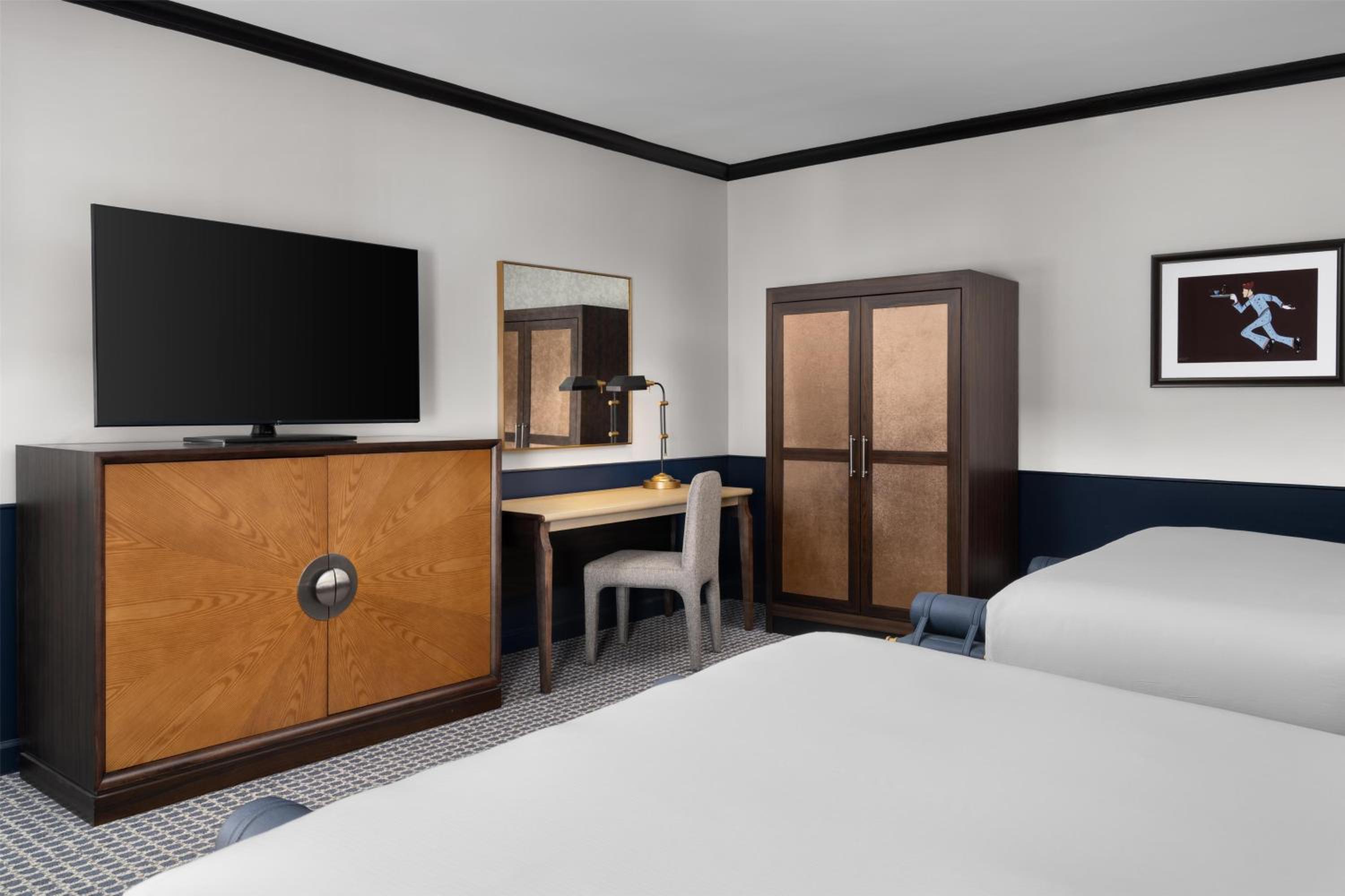Superior Queen Room with Two Queen Beds - Photo 3