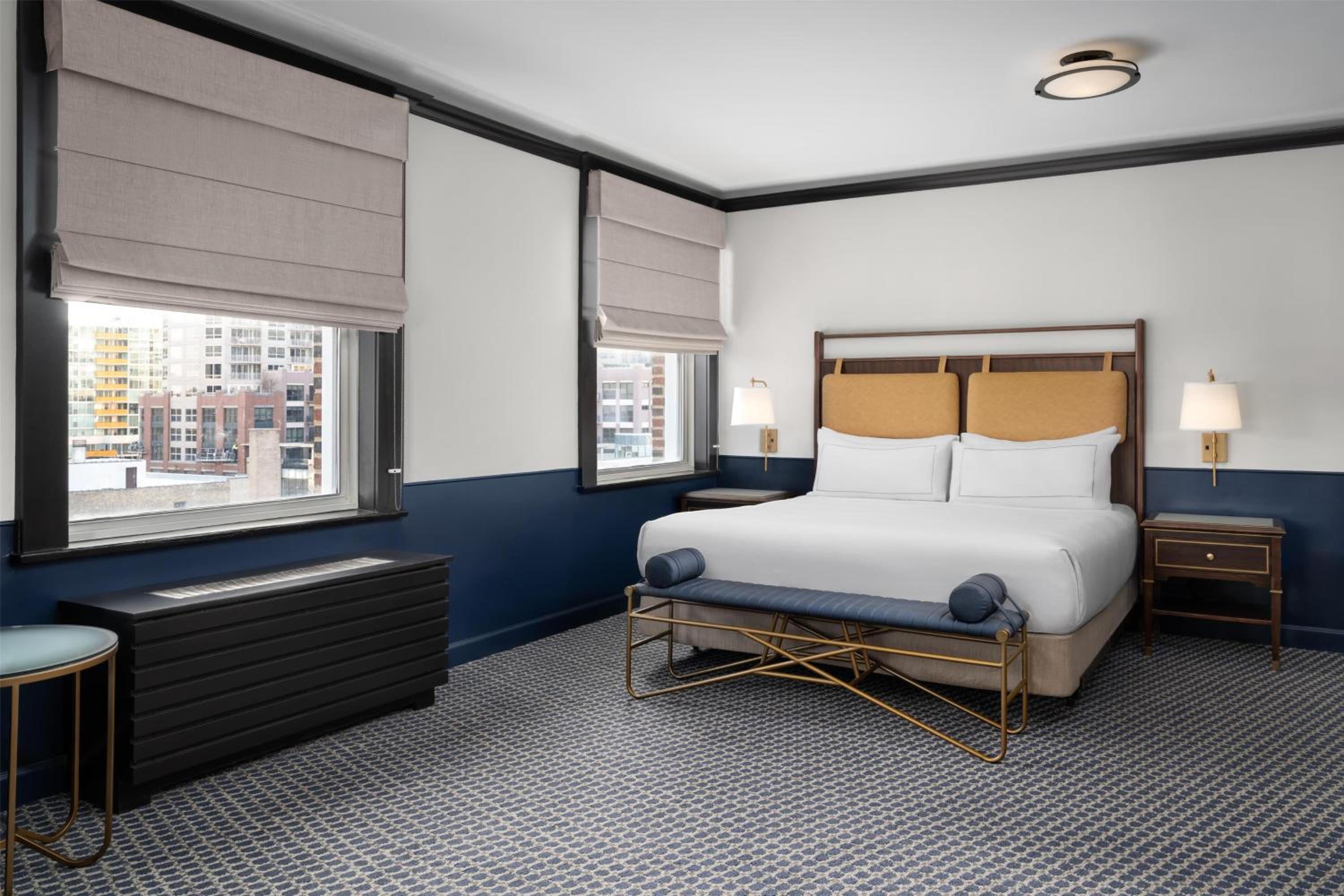 Superior King Corner Room with City View - Photo 3