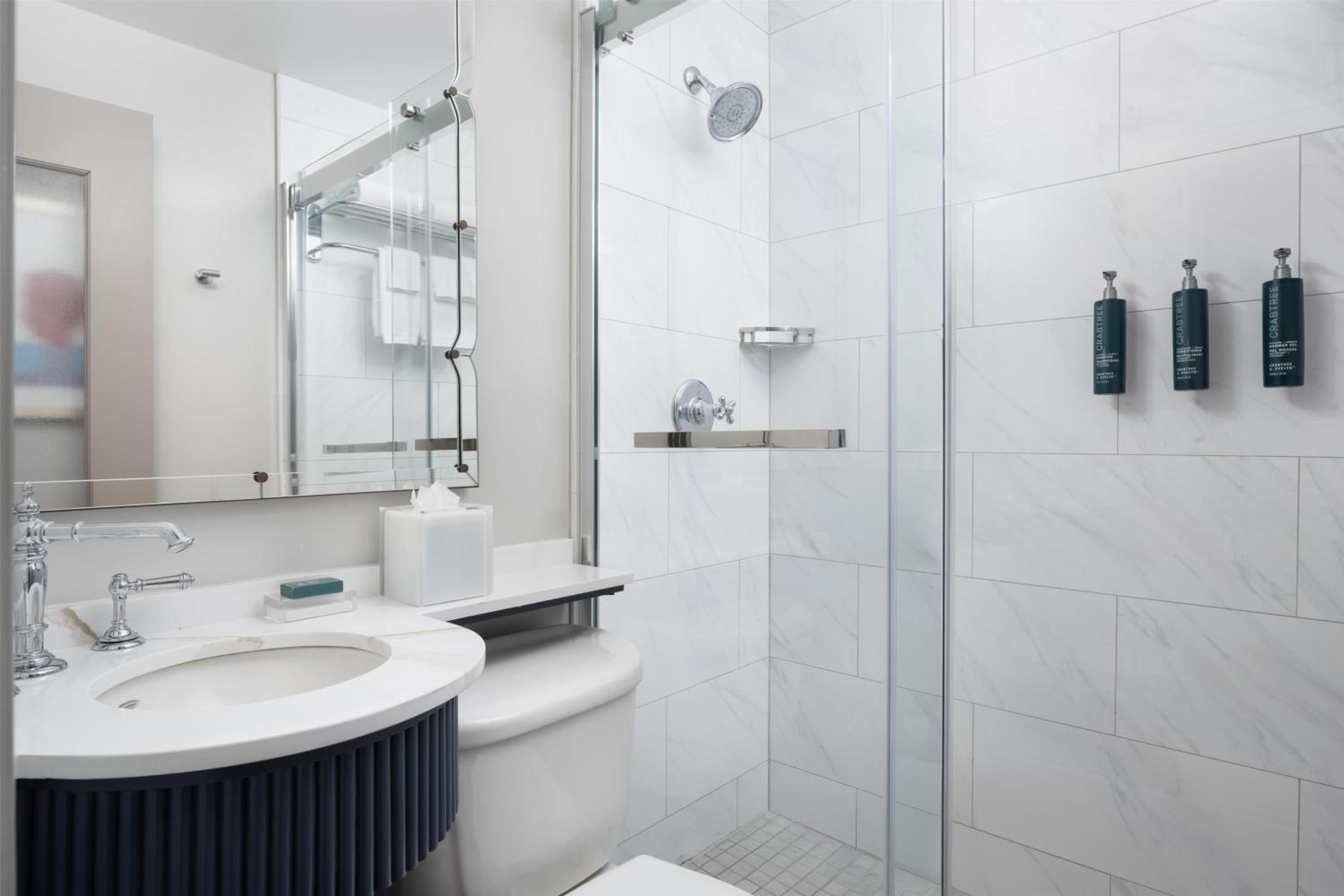Superior King Room with Wet Bar Sink - Photo 3