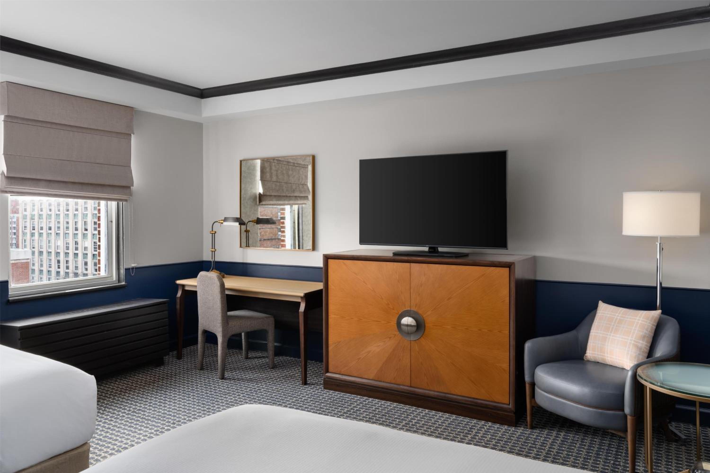 Superior Queen Room with Two Queen Beds - Photo 5