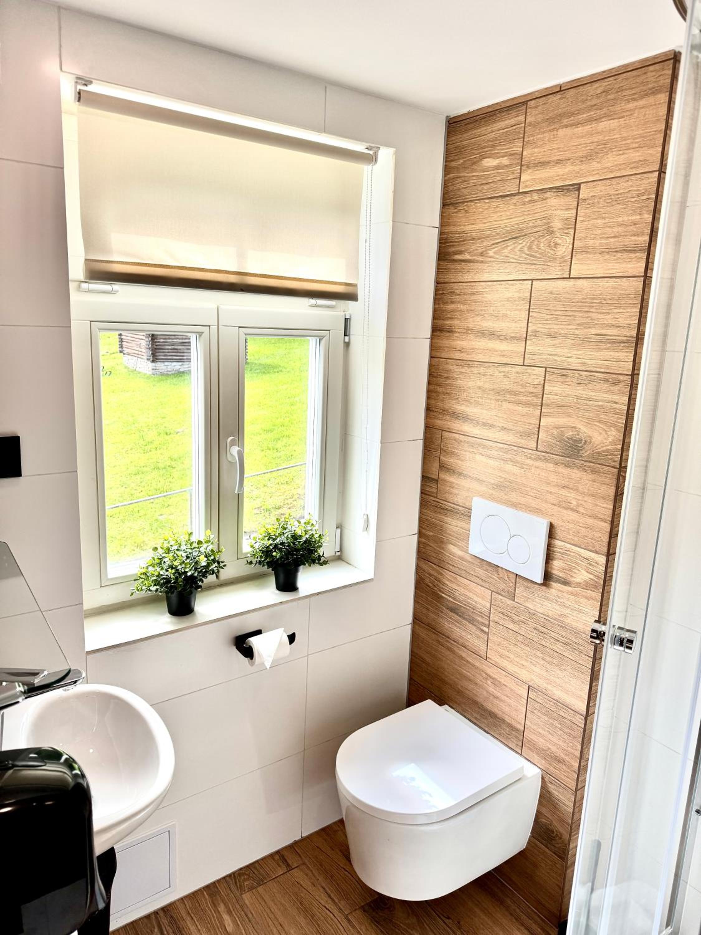 Family Room with Private Bathroom photo 3