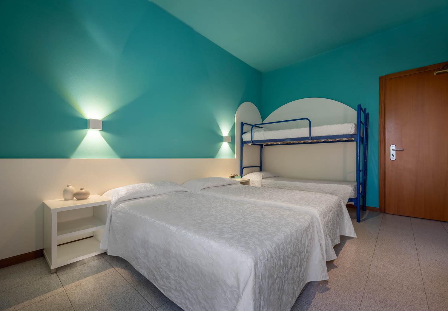 Superior Quadruple Room photo 2