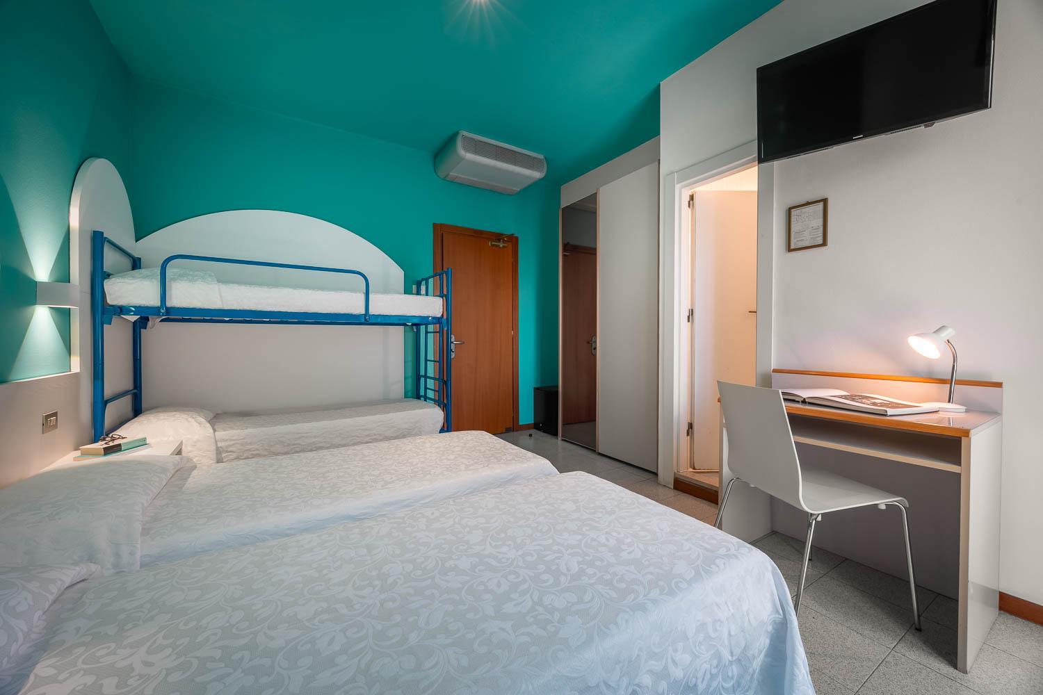 Superior Quadruple Room photo 3