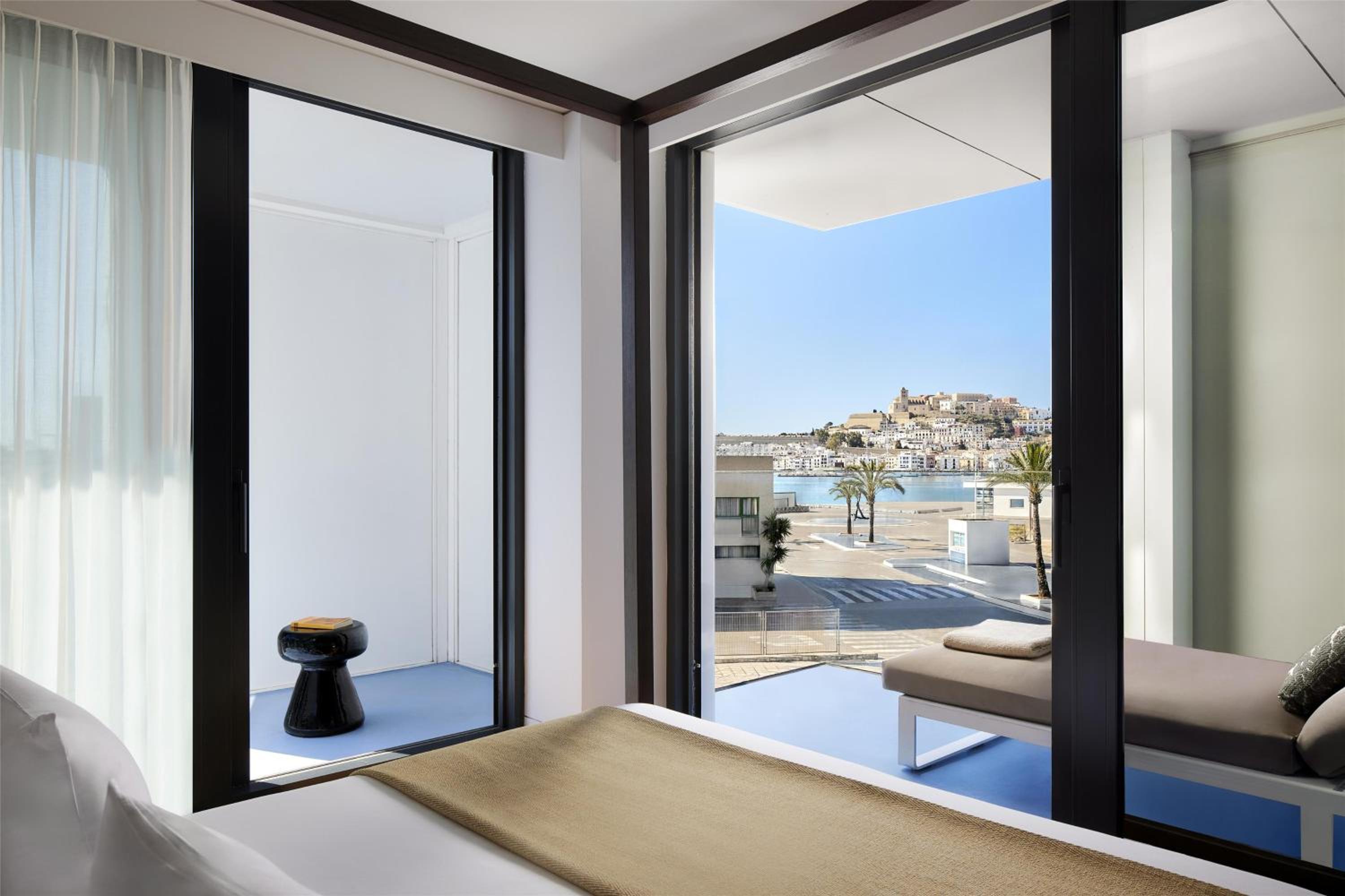Suite with Terrace and View photo 2