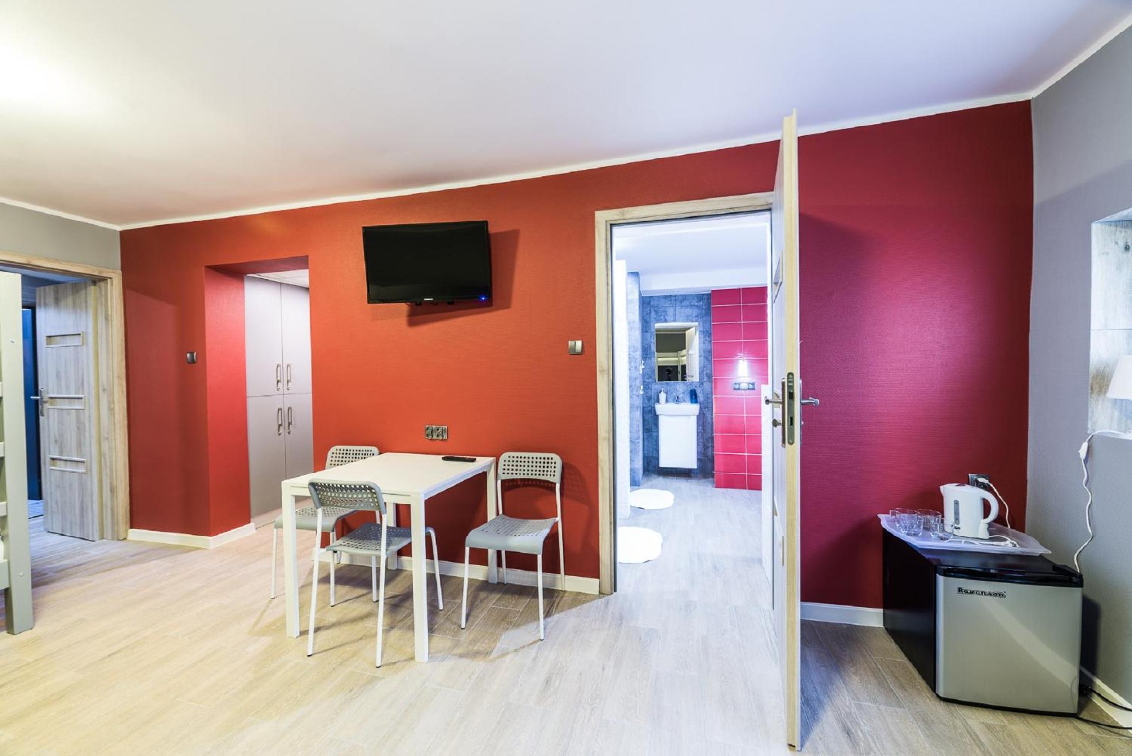Eight-Person Room with Private Bathroom  - Photo 8