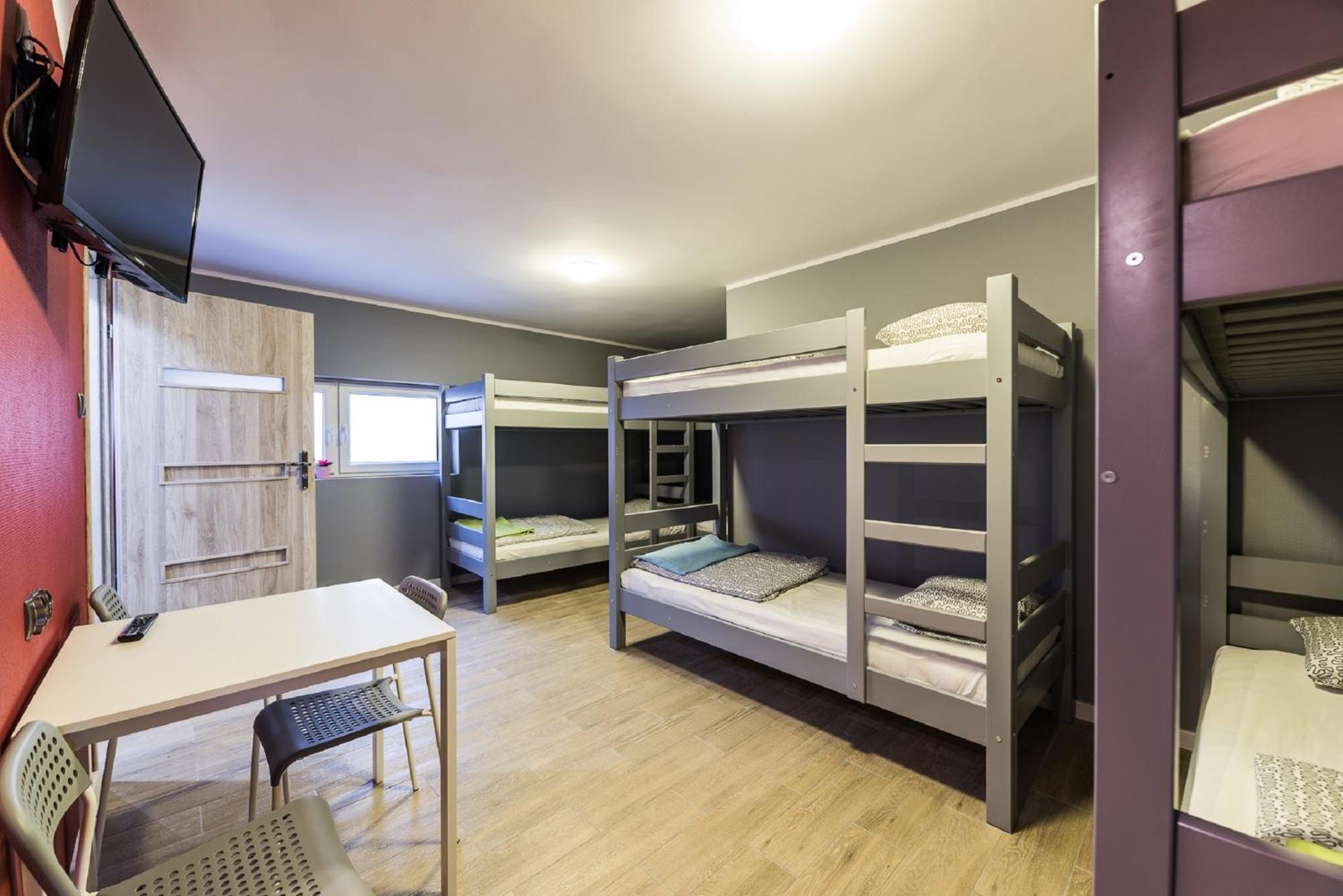 Eight-Person Room with Private Bathroom  - Photo 1