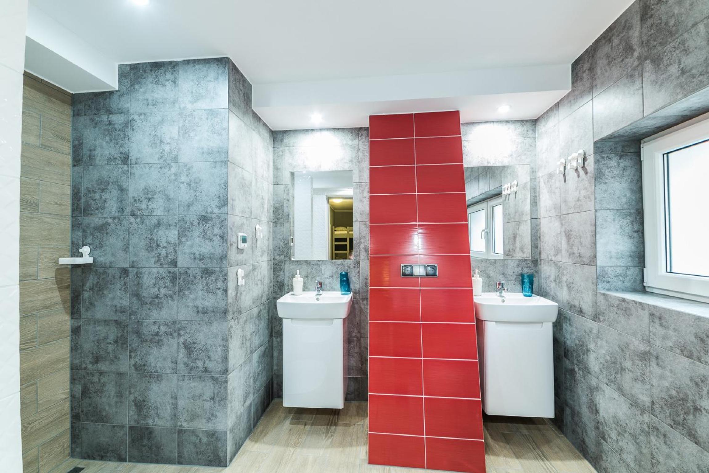 Eight-Person Room with Private Bathroom  - Photo 2