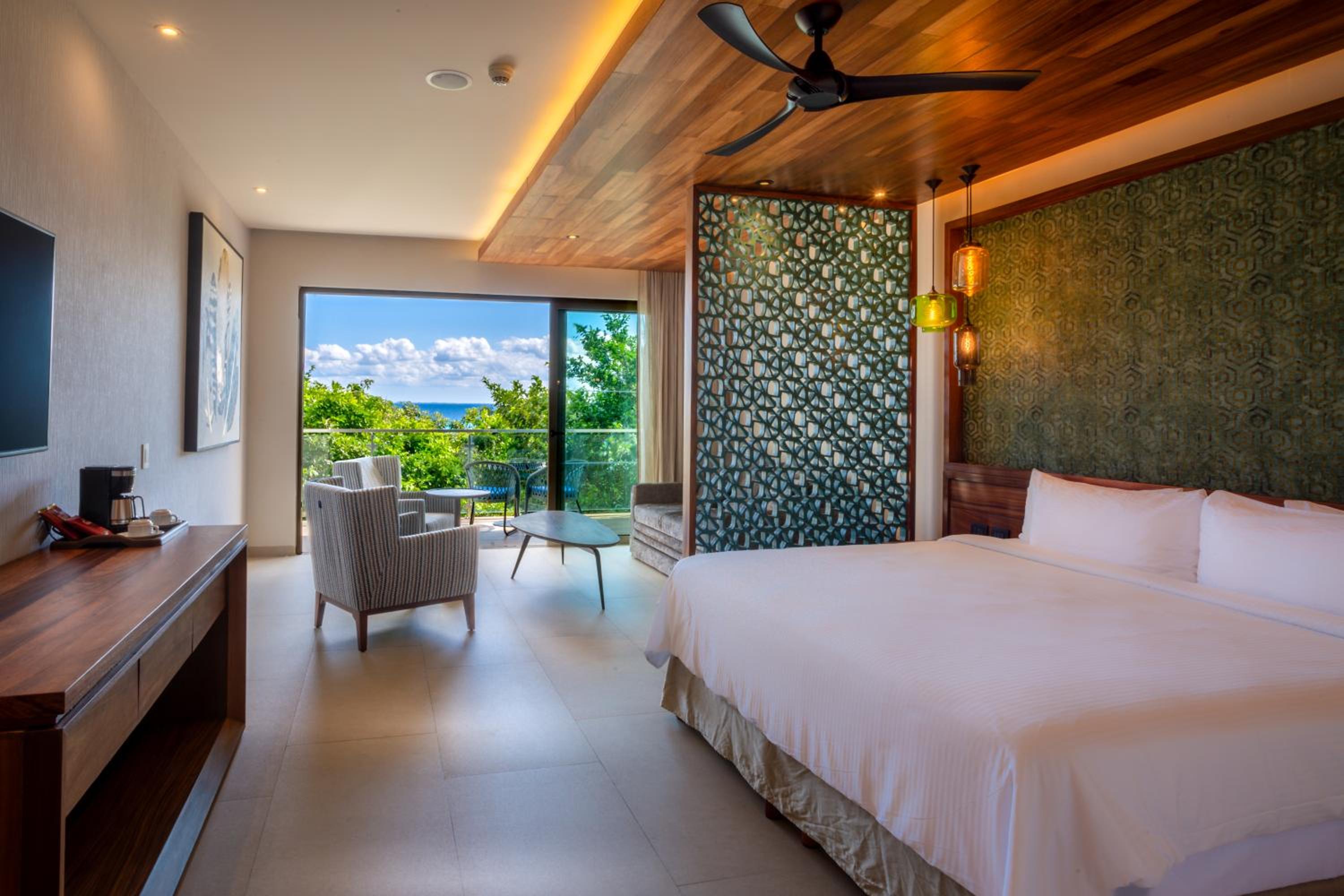 Platinum King Junior Suite (2 adults + 1 child) photo 2
