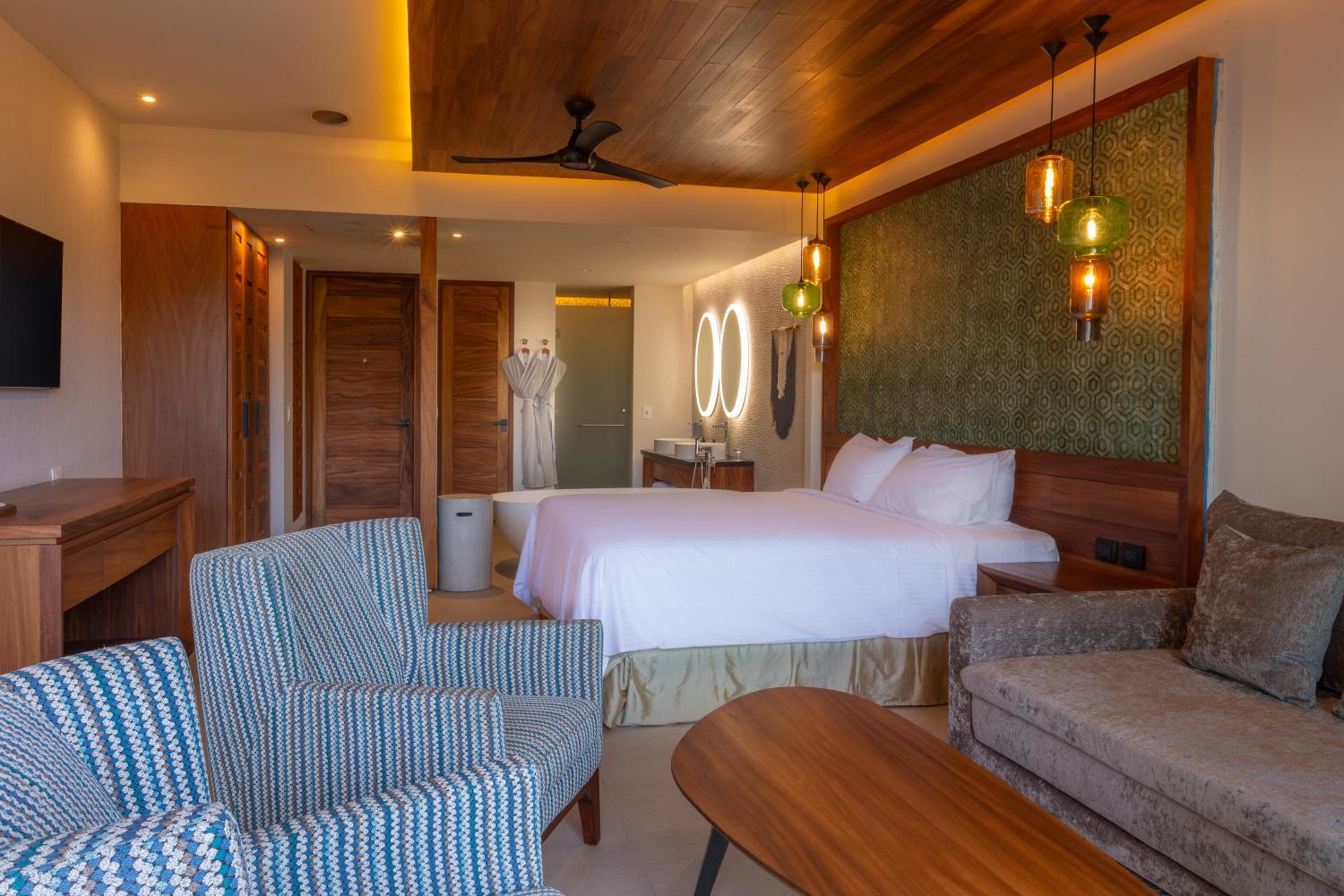 Platinum King Master Suite Ocean Front