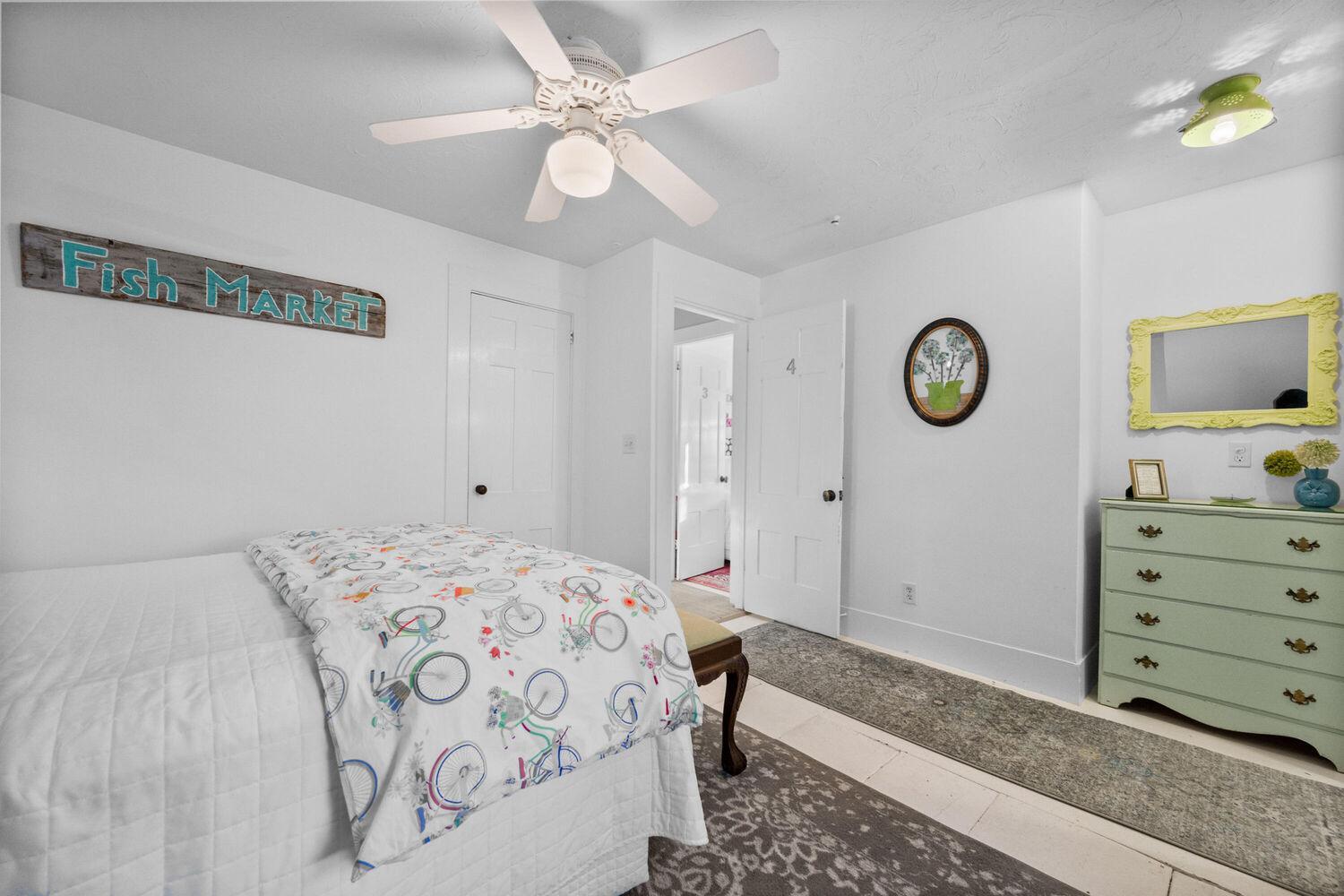 Queen Room photo 2