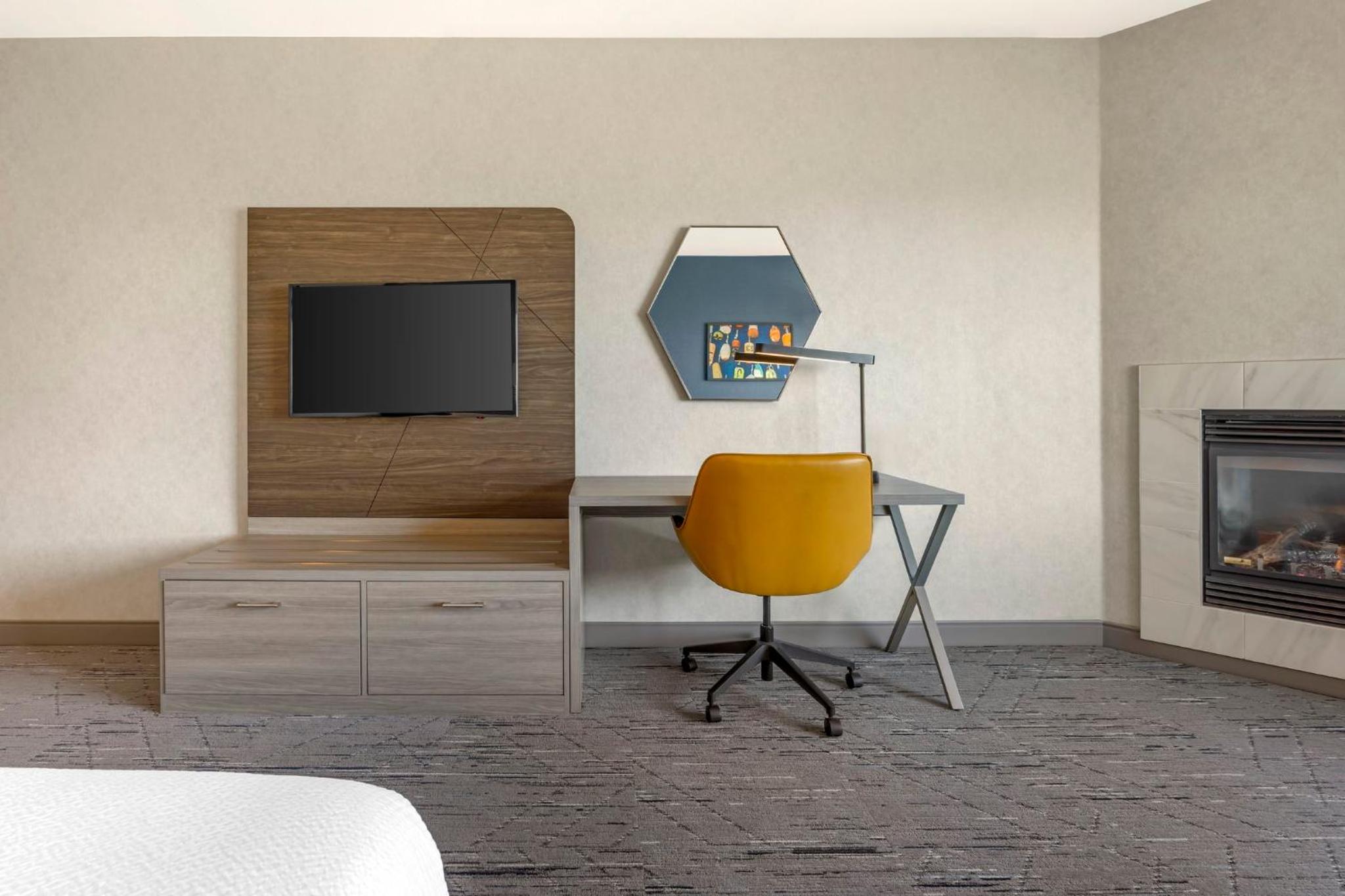 Standard King Room - Communications Accessible - Photo 2