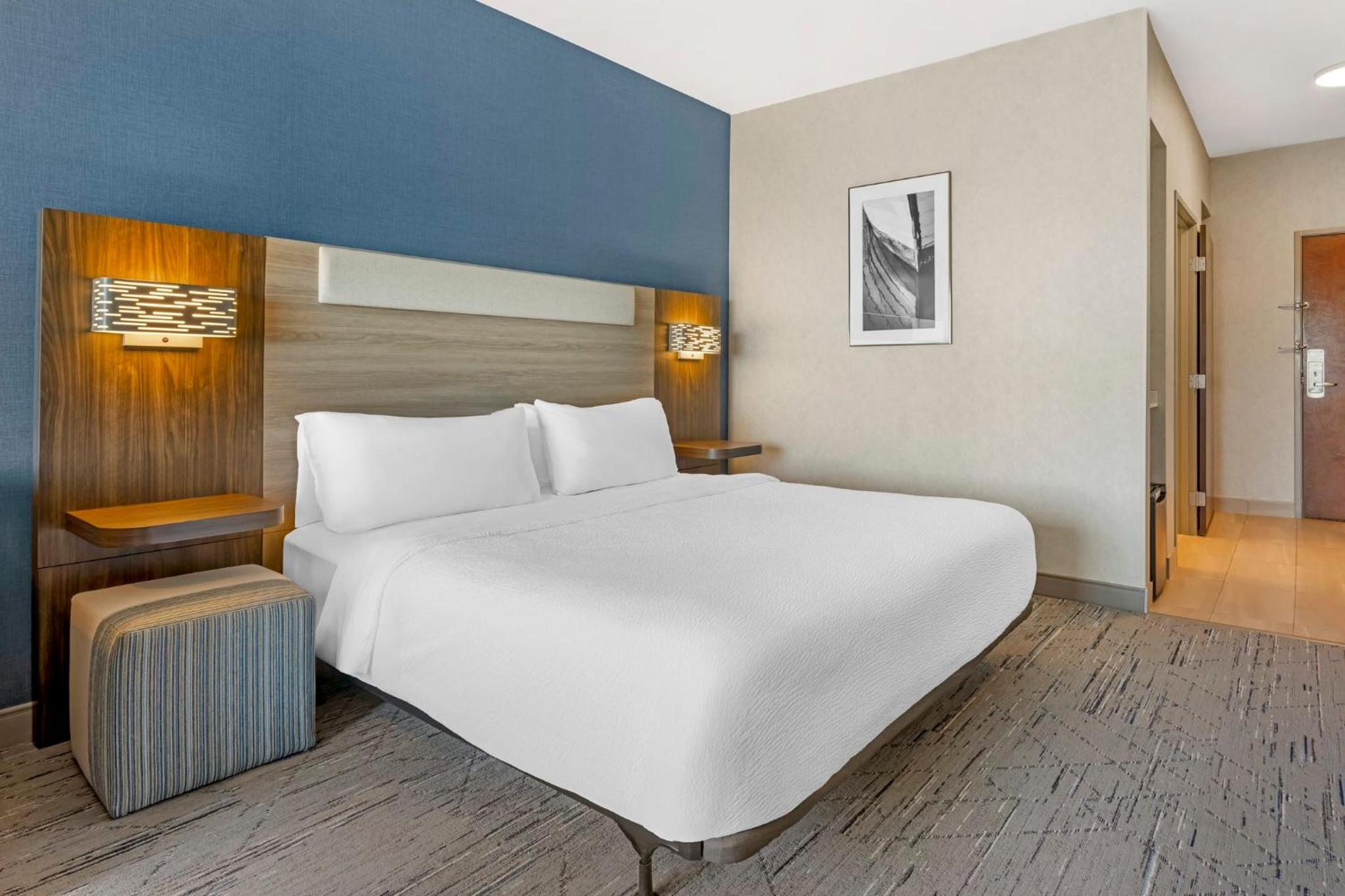 Standard King Room - Communications Accessible - Photo 3