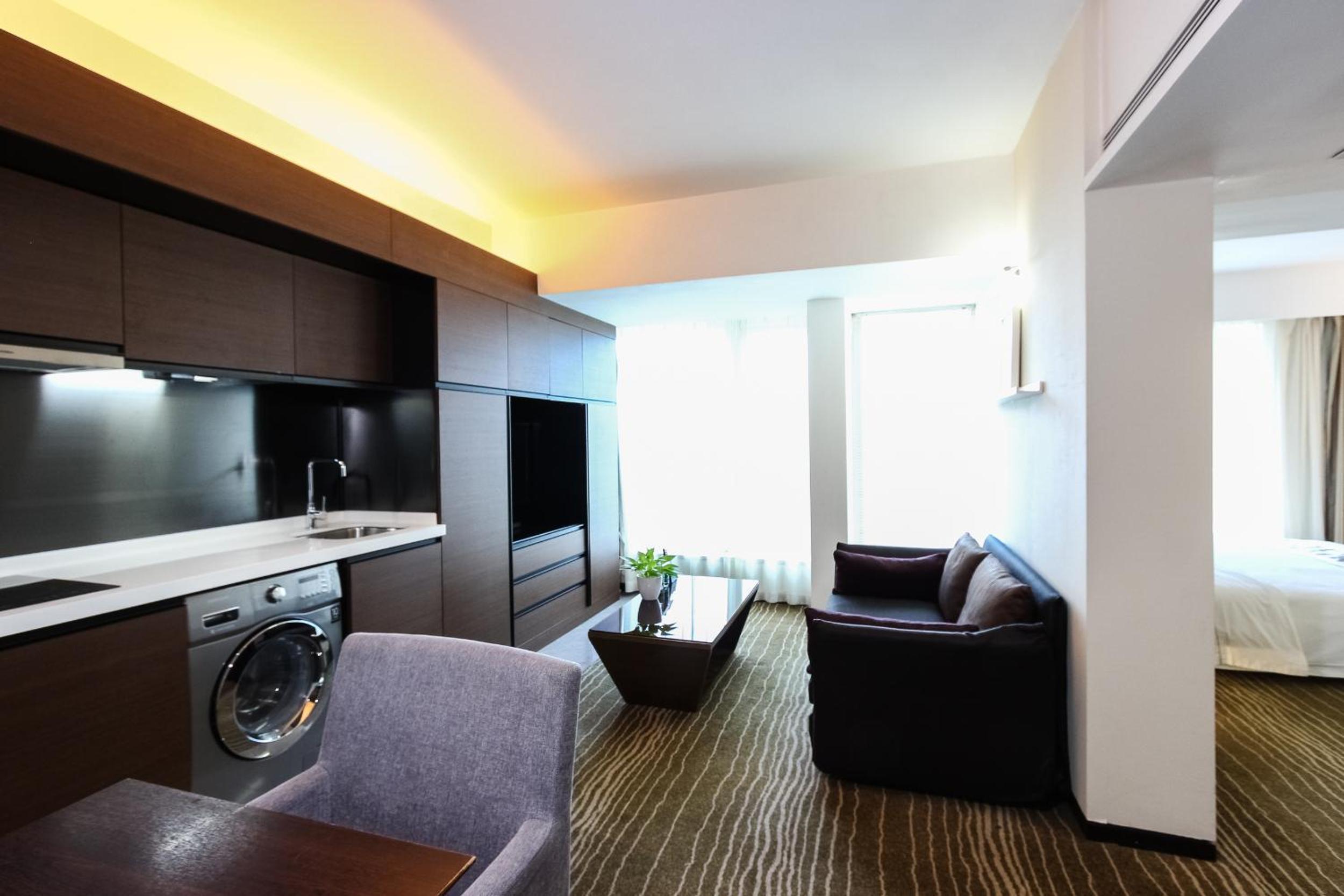 Business Suite - Photo 1