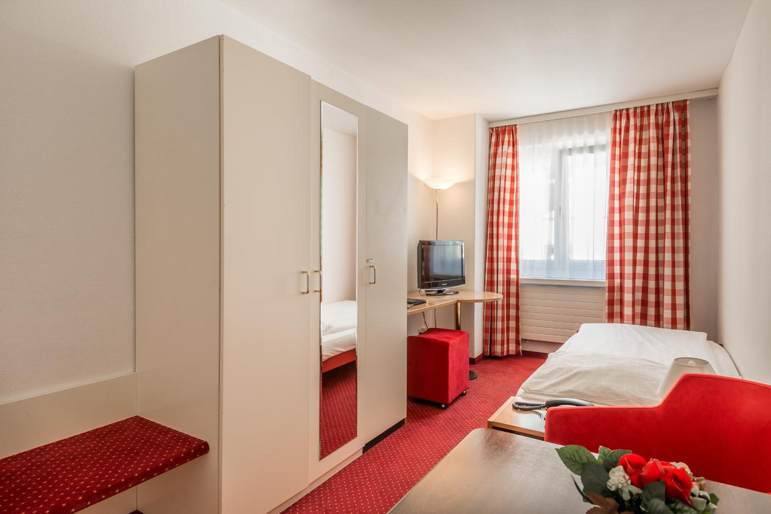 Single Room photo 1
