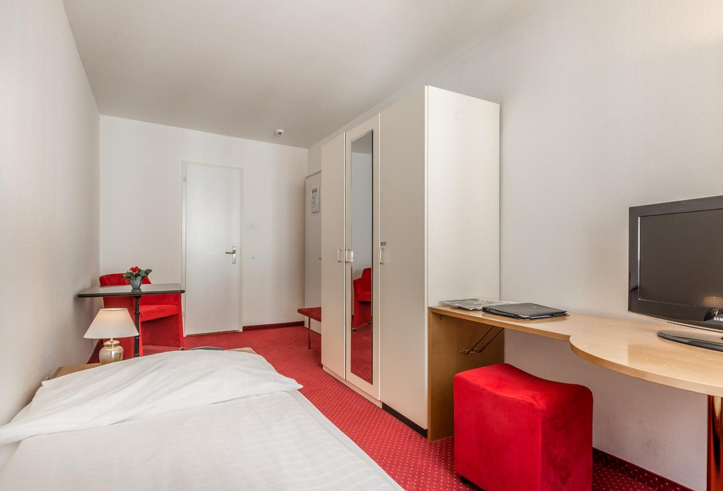 Single Room photo 2