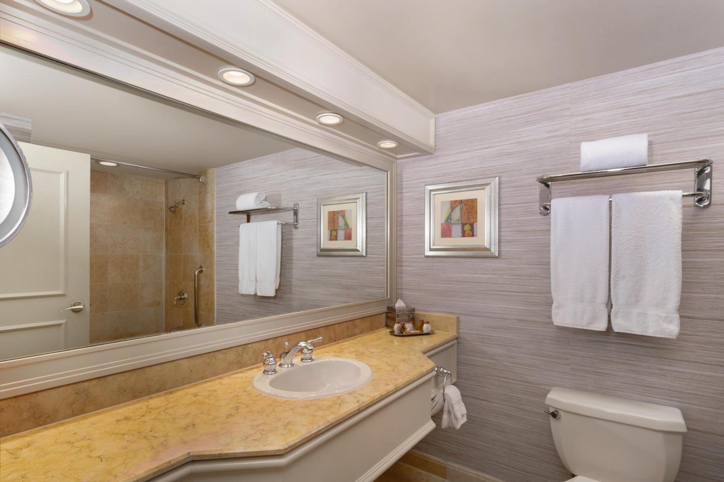 Strip View King Room or Queen Room with Two Queen Beds photo 3