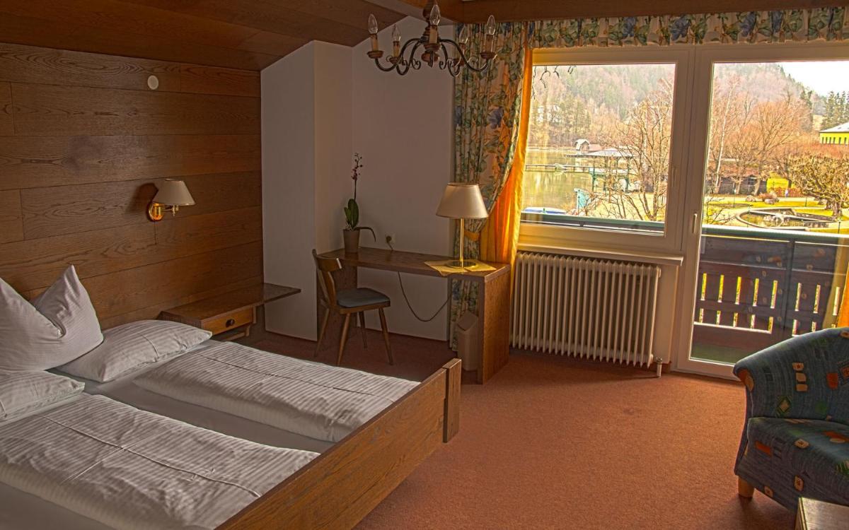 Double Room with Balcony and Lake View
