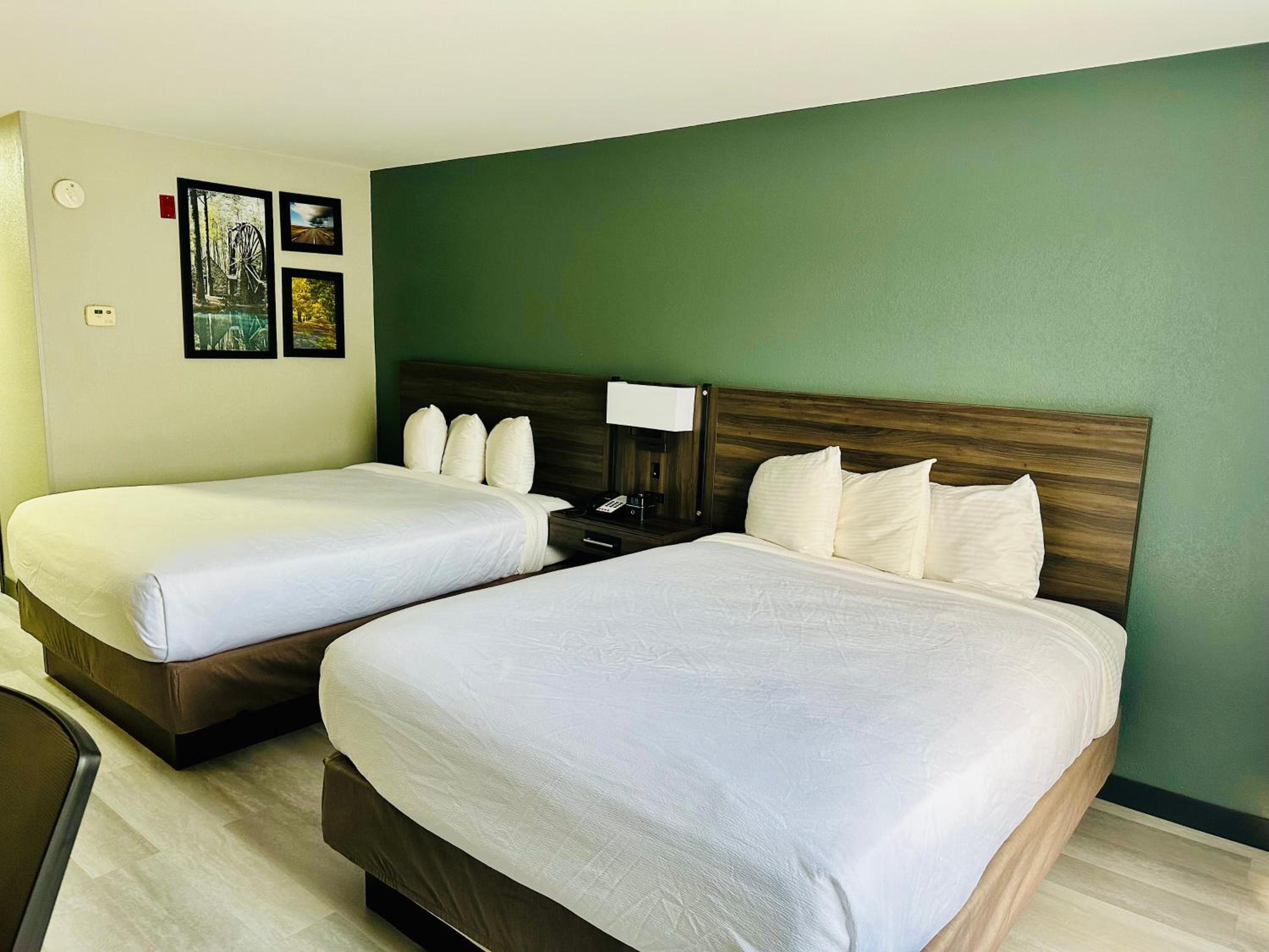 Queen Room with Two Queen Beds - Mobility Access/Non-Smoking - Photo 6