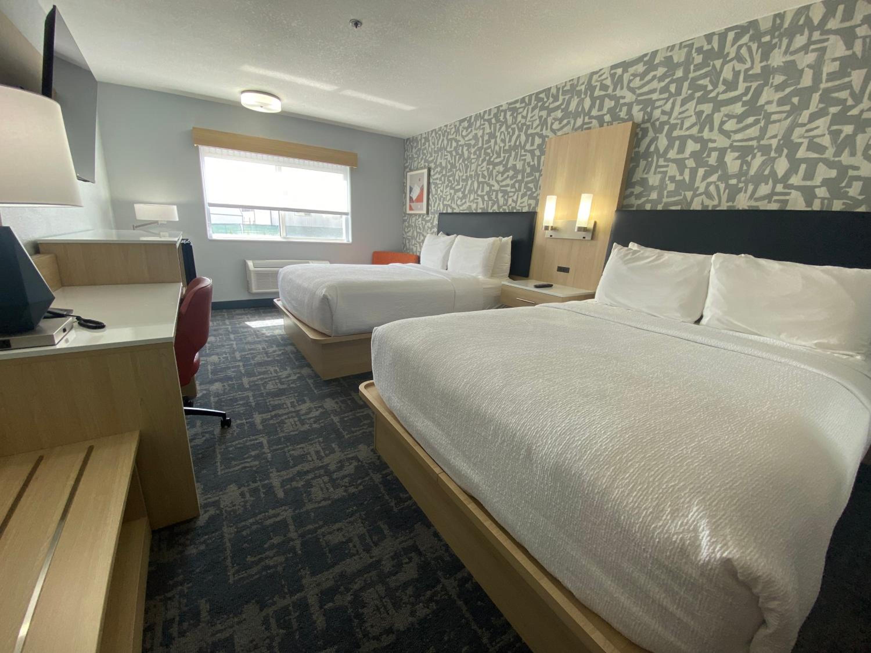 Pet Friendly Room with Two Queen Beds and Walk-In Shower - Non-Smoking - Photo 5
