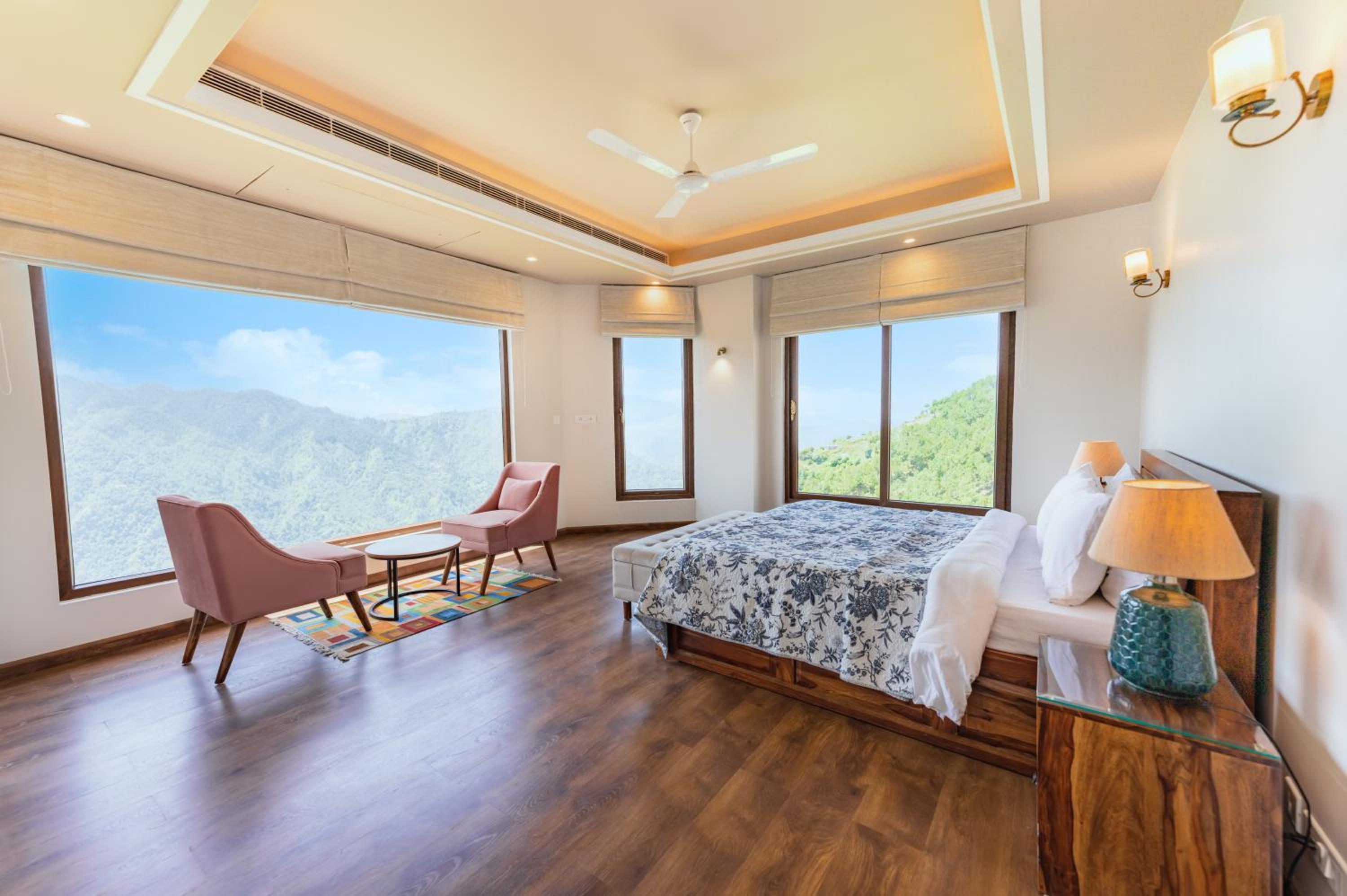 Two-Bedroom Apartment with Mountain View photo 3