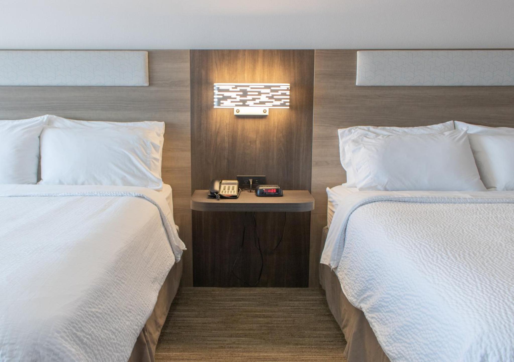 Standard Queen Room with Two Queen Beds - Communications Accessible photo 1