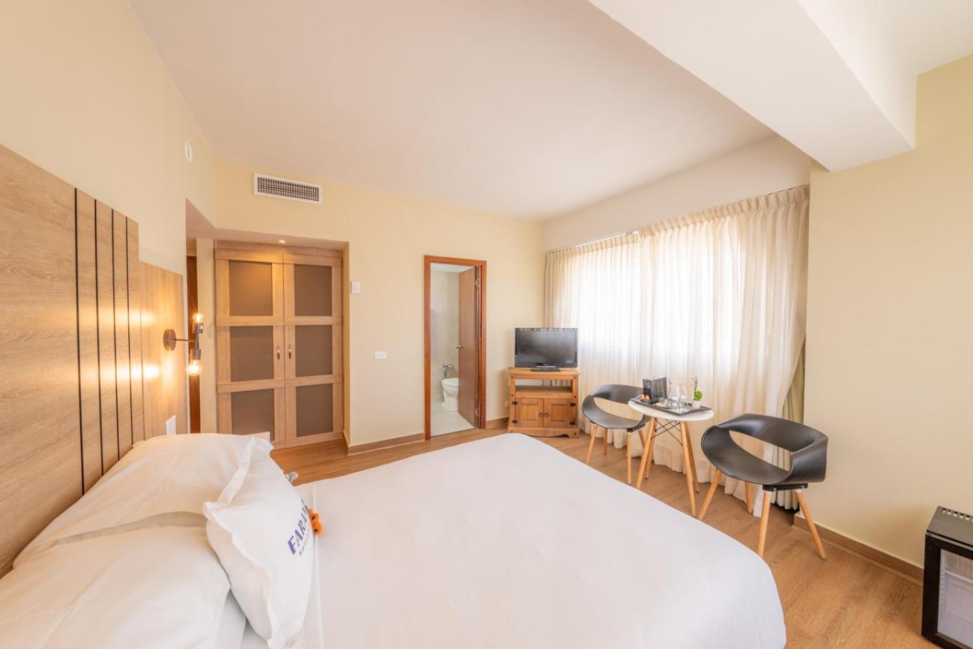 Double Room - Non-Smoking - Photo 4