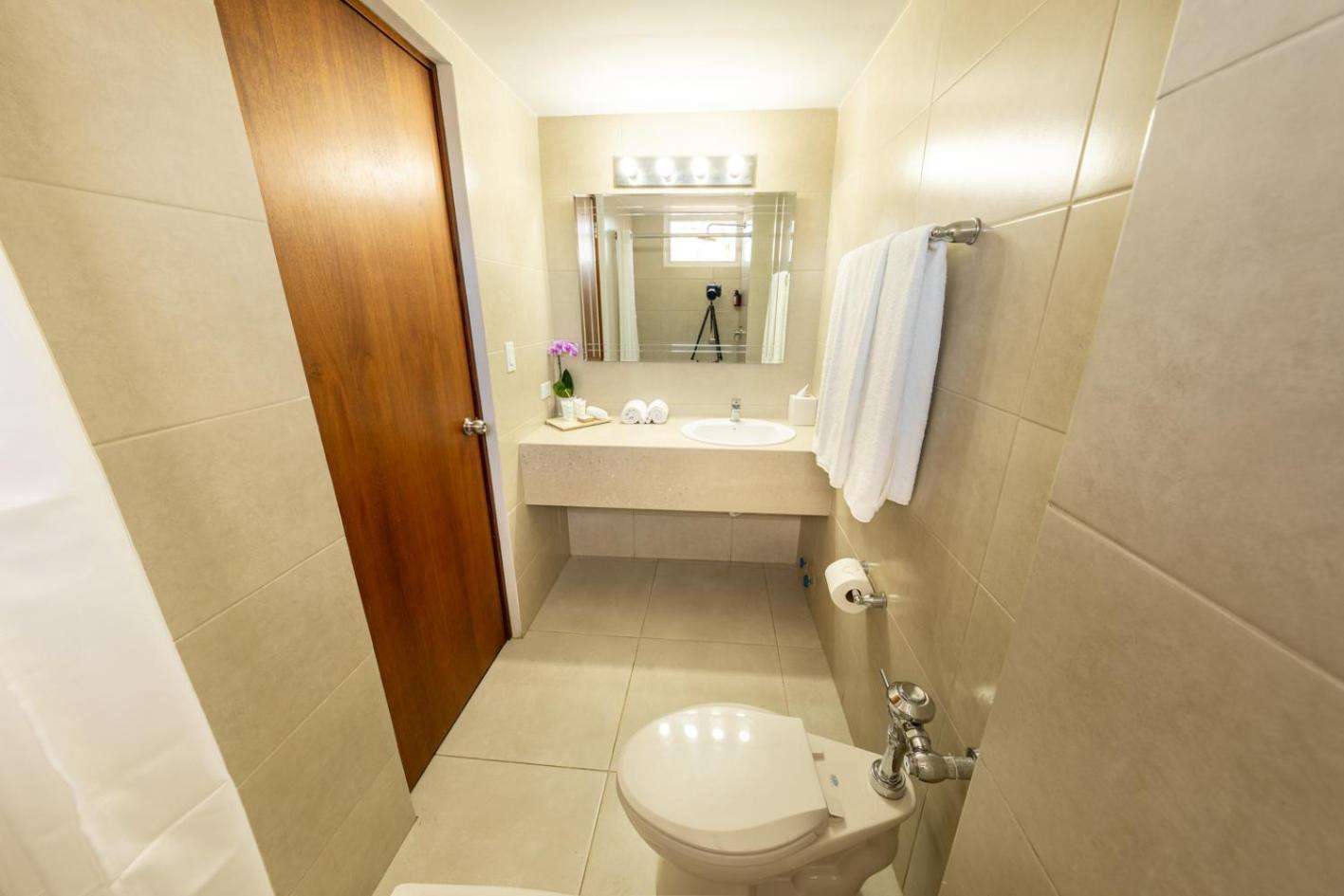 Double Room - Non-Smoking - Photo 5