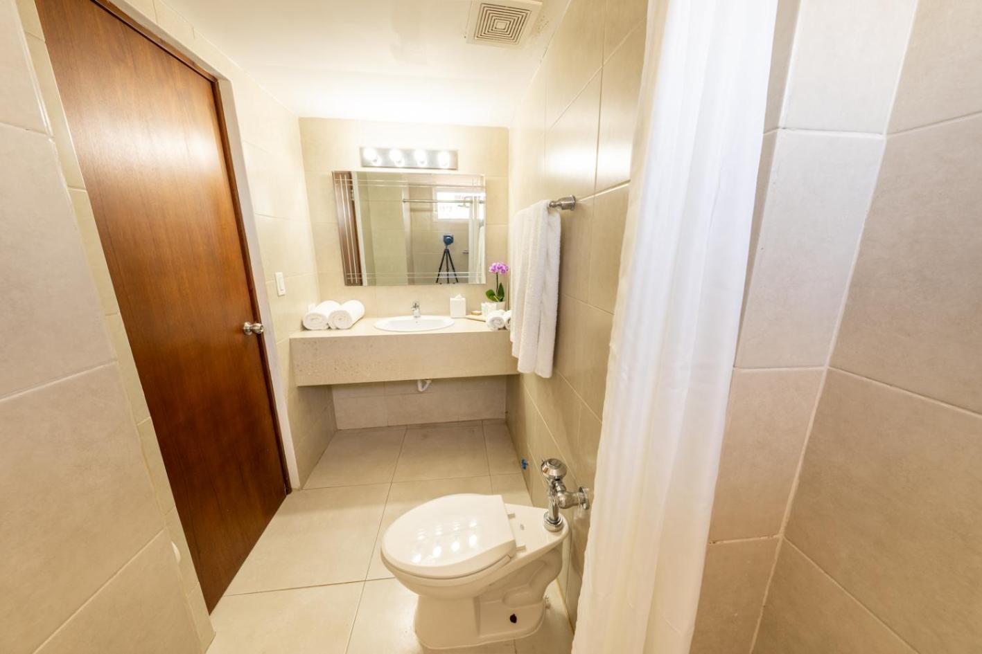 Double Room with Two Double Beds - Non-Smoking - Photo 4