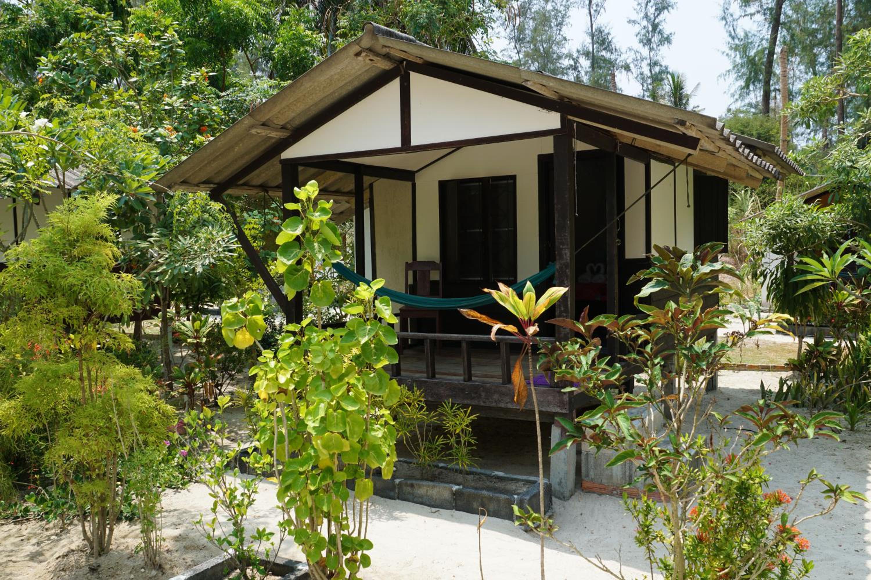 Garden View Bungalow with Fan photo 3