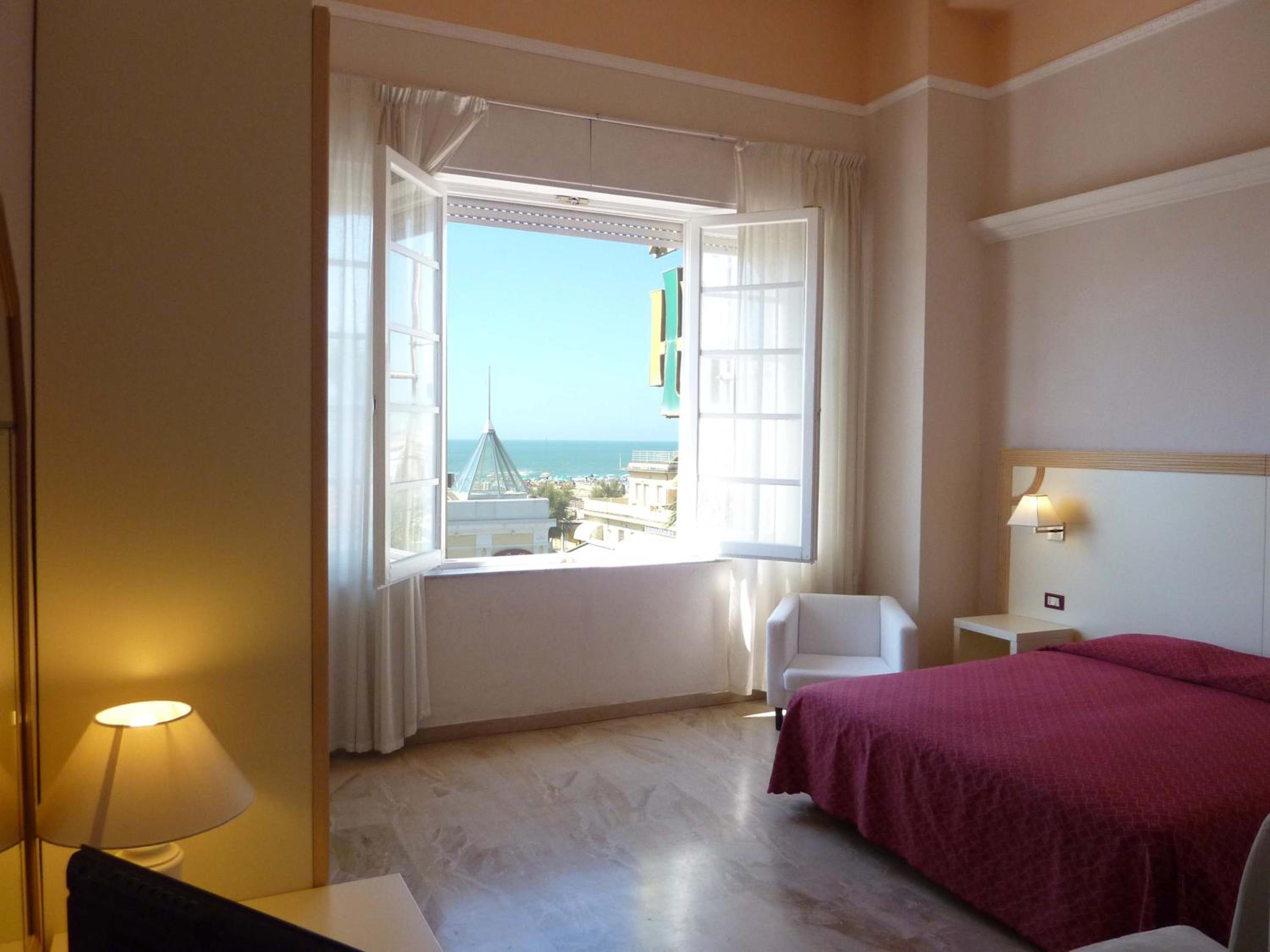 Quadruple Room with Sea View - Photo 2