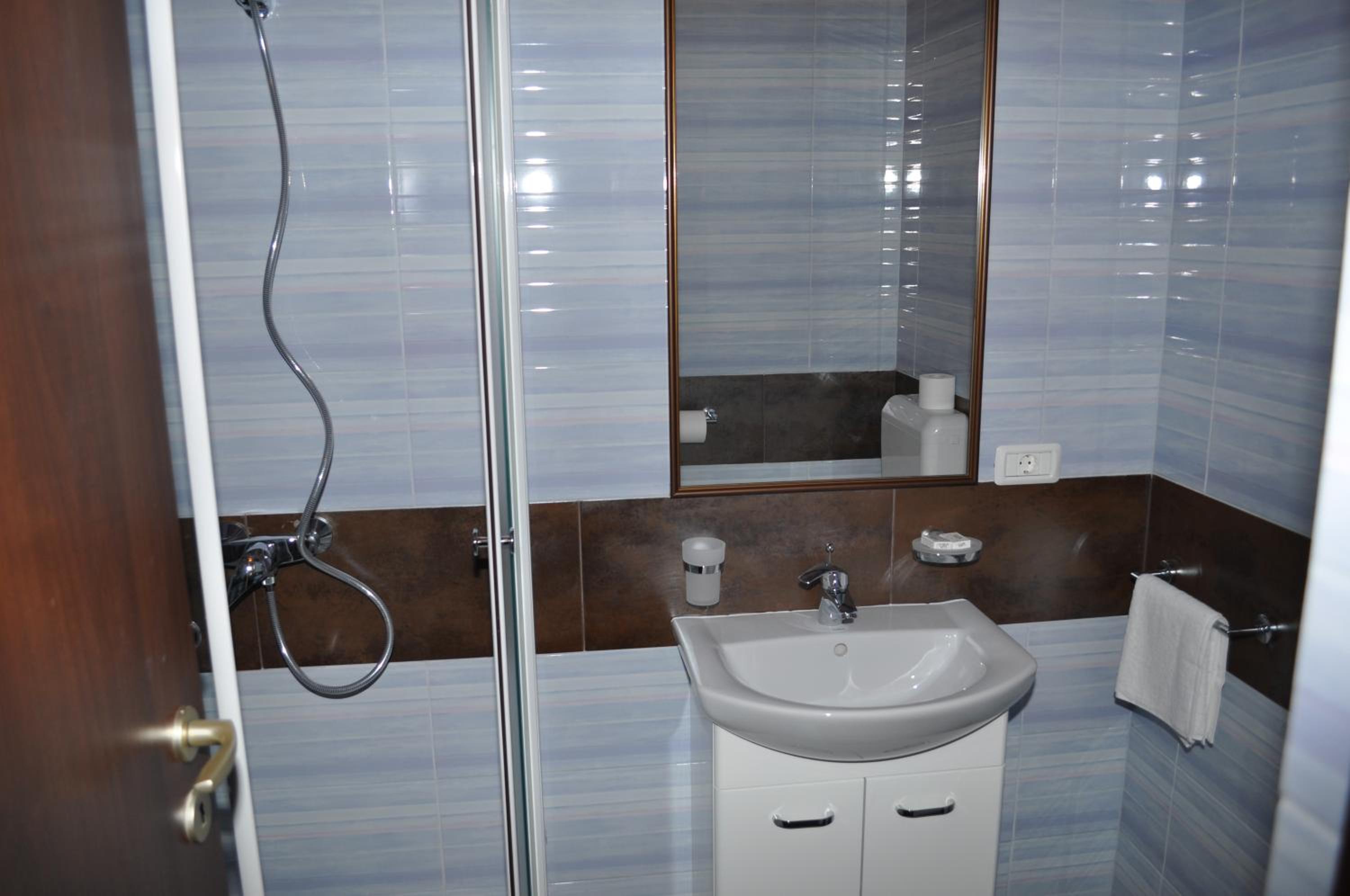 Triple Room with View - Photo 4