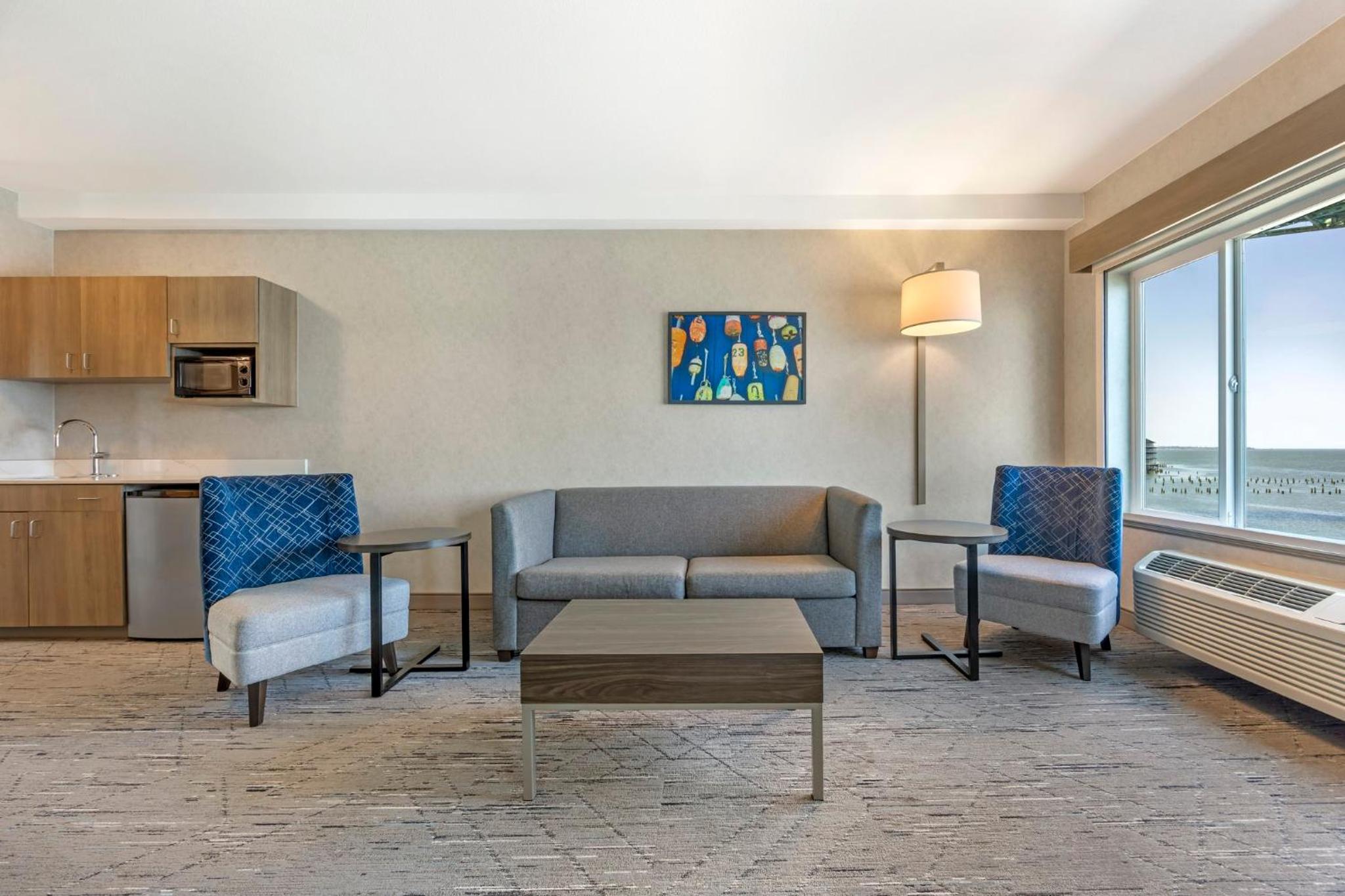 Suite with One King, Queen and Sofa Bed - Photo 5
