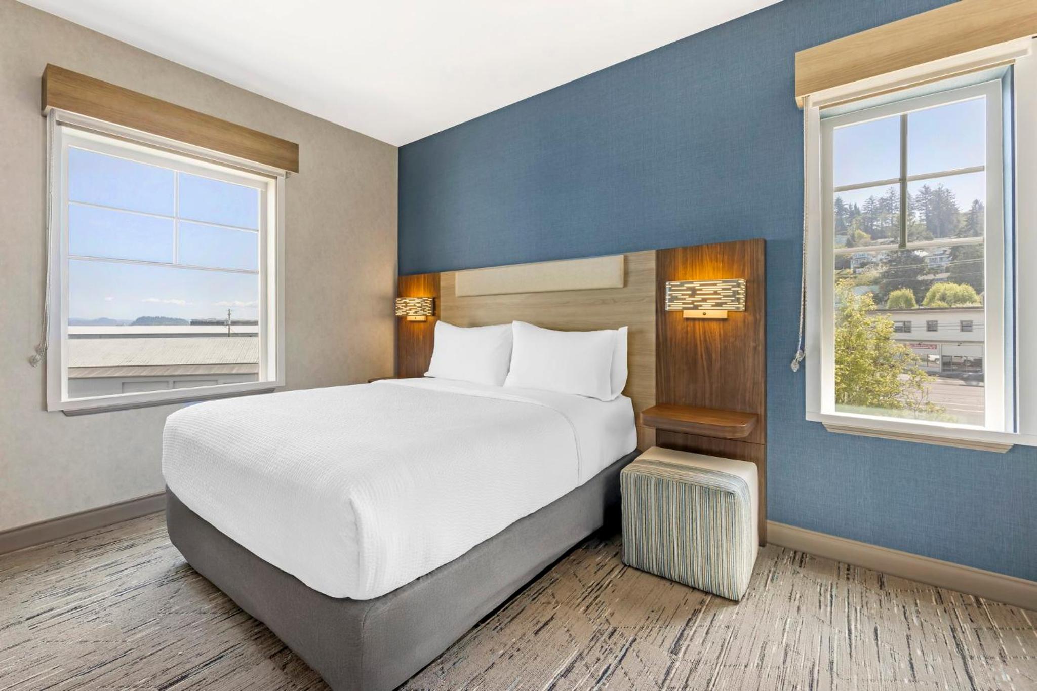 Suite with One King, Queen and Sofa Bed - Photo 6