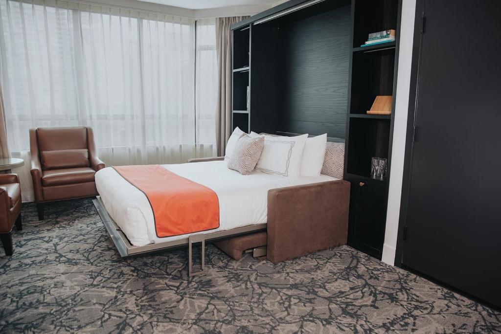 Executive Parker Suite - Photo 1