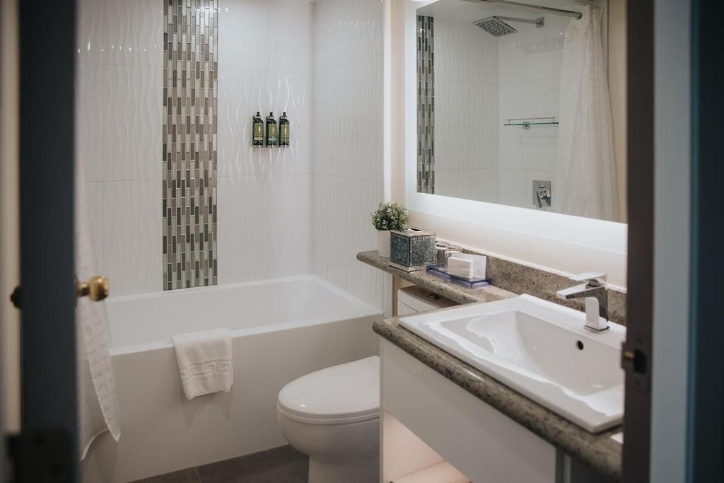 Executive Parker Suite - Photo 2
