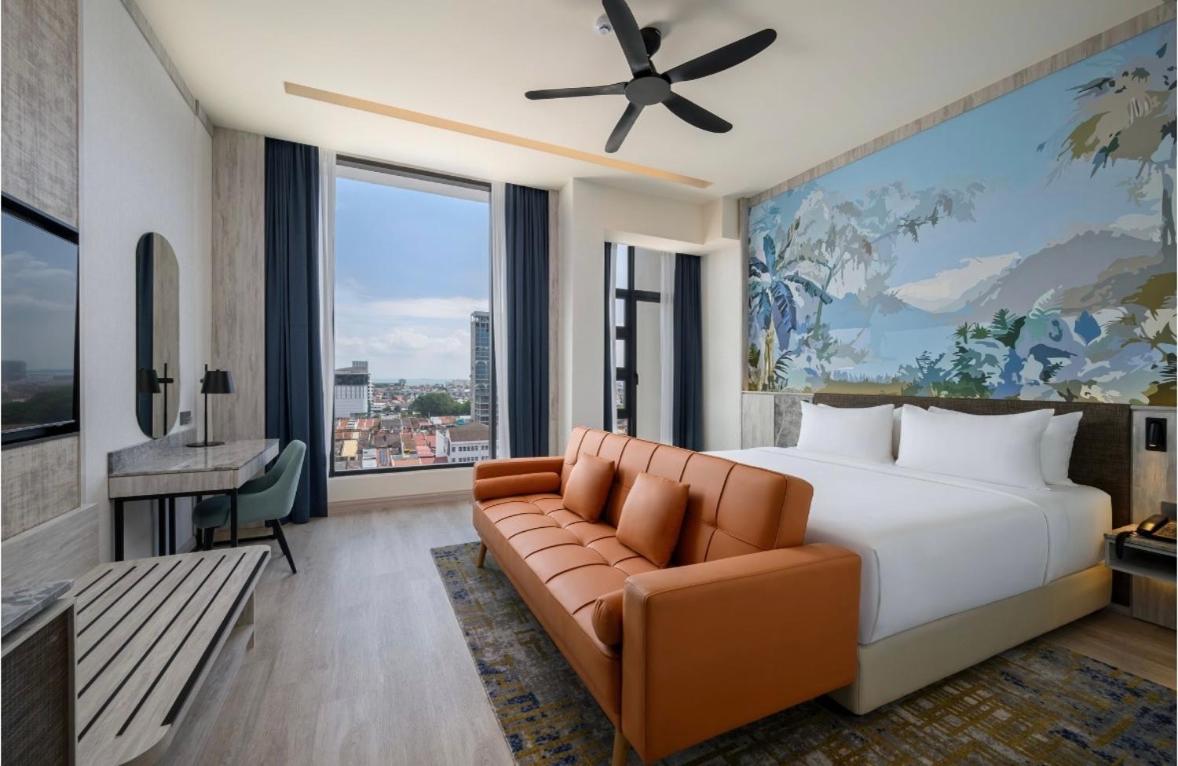 Cecil , King Bed, City / Bridge View