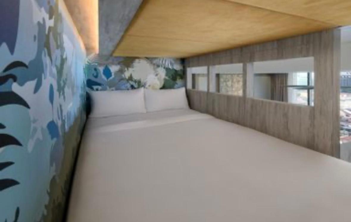 Presgrave Family ,S King Bed , Bunk Bed w Lanai