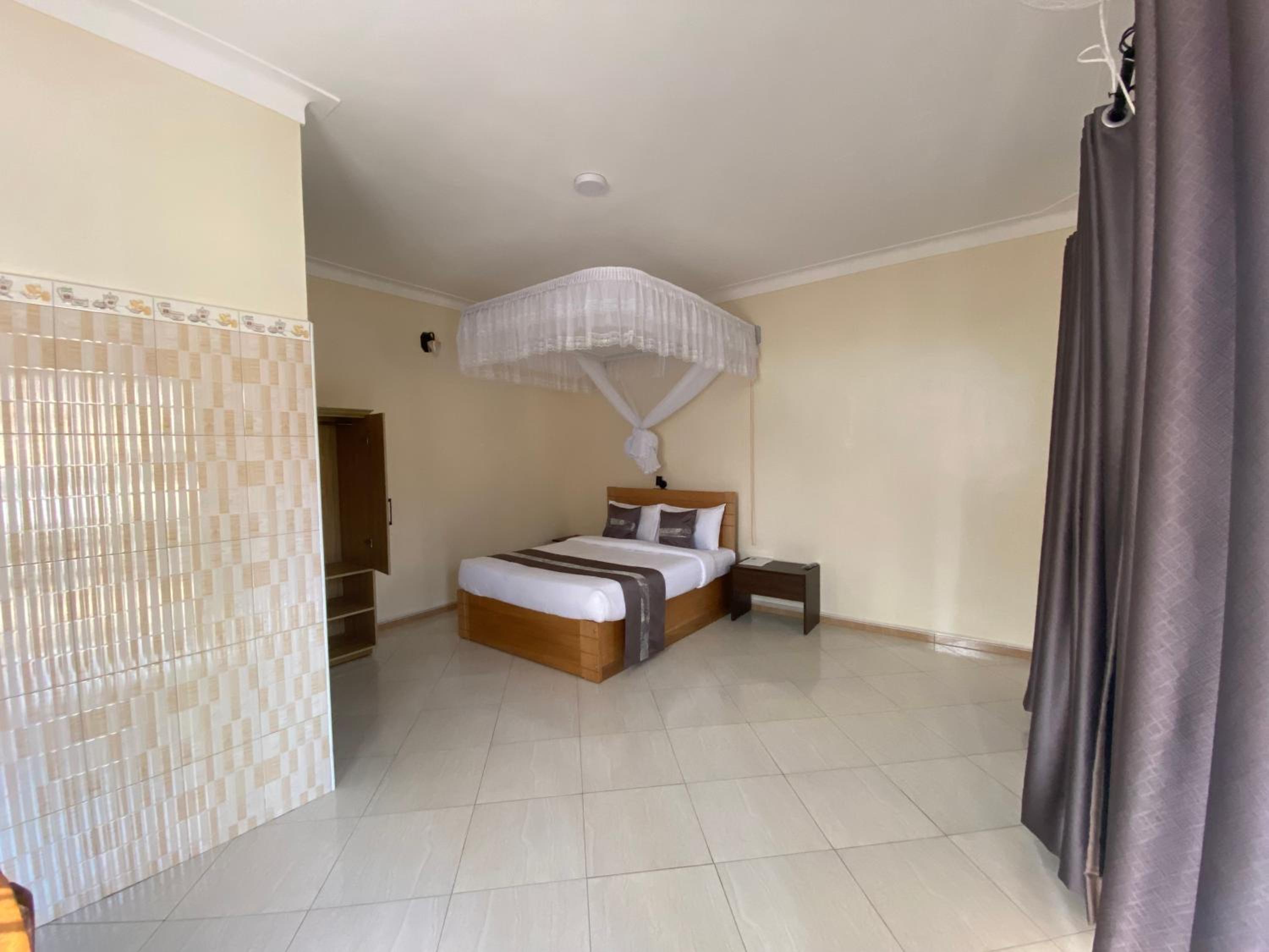 Single Room with Bathroom photo 3