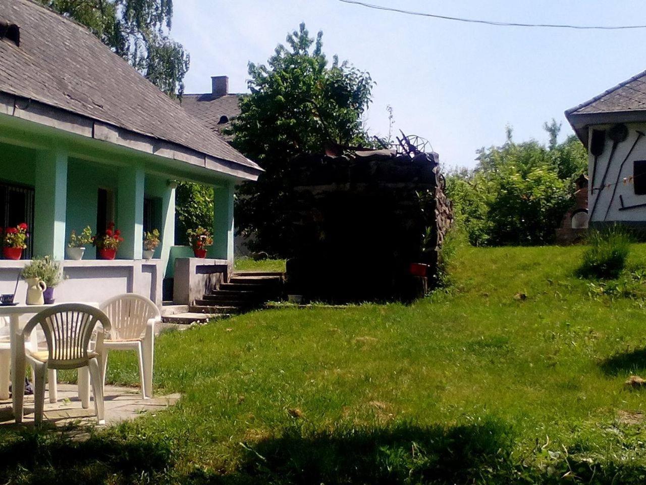 Three-Bedroom House photo 3