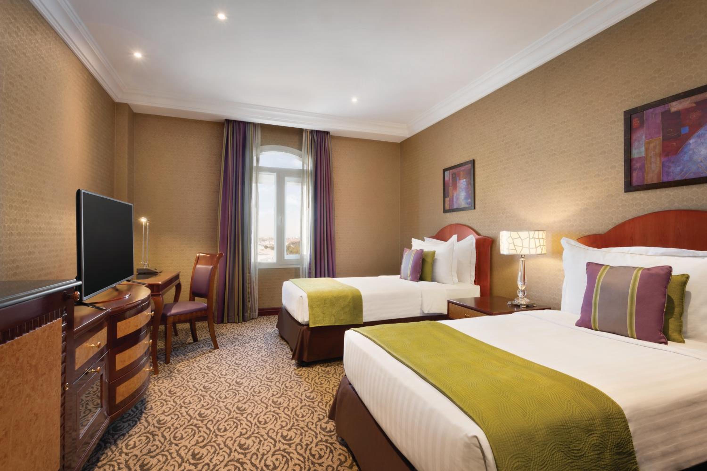 Deluxe King Room - Photo 3
