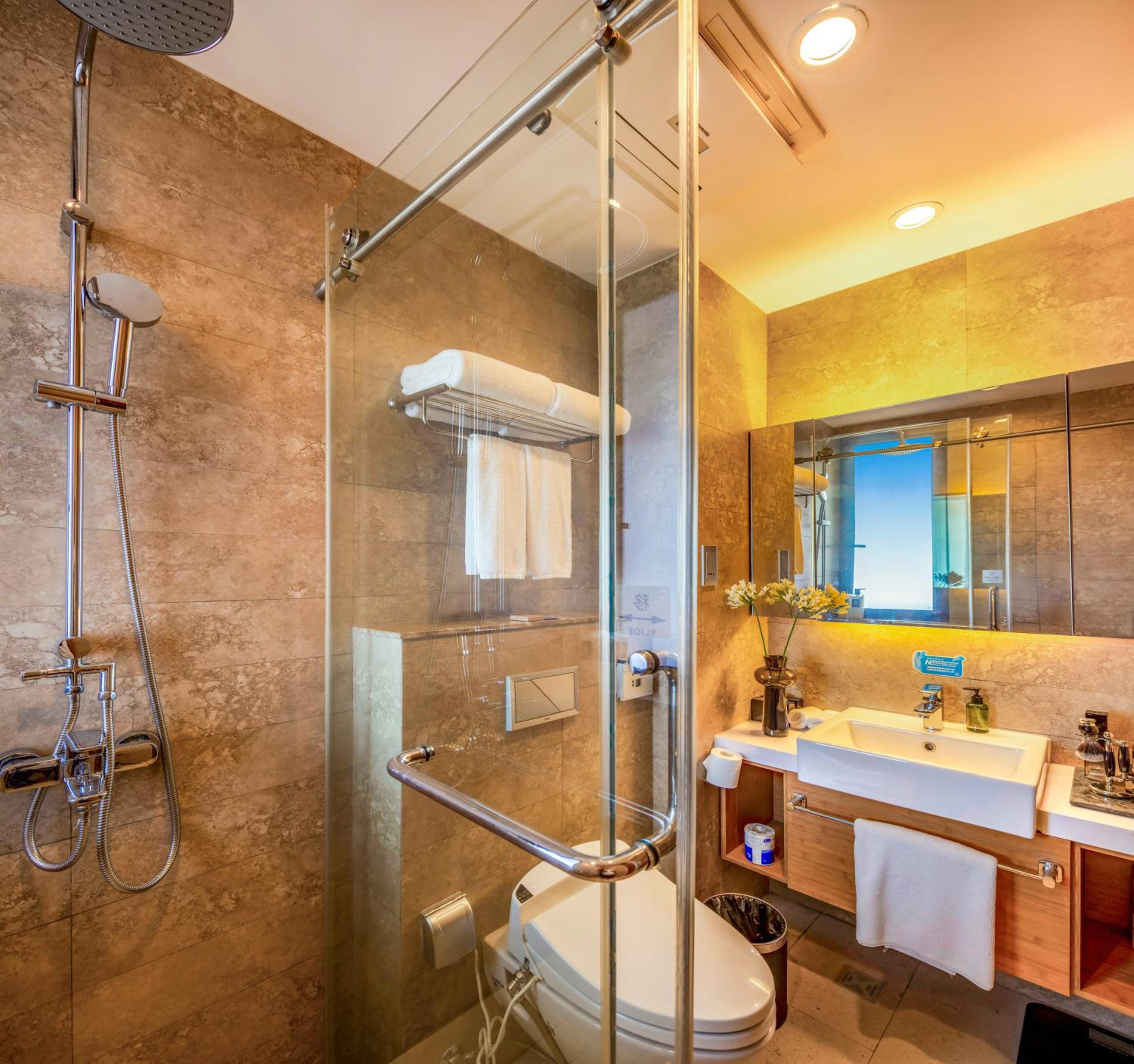 One Bedroom Premier Suite photo 3