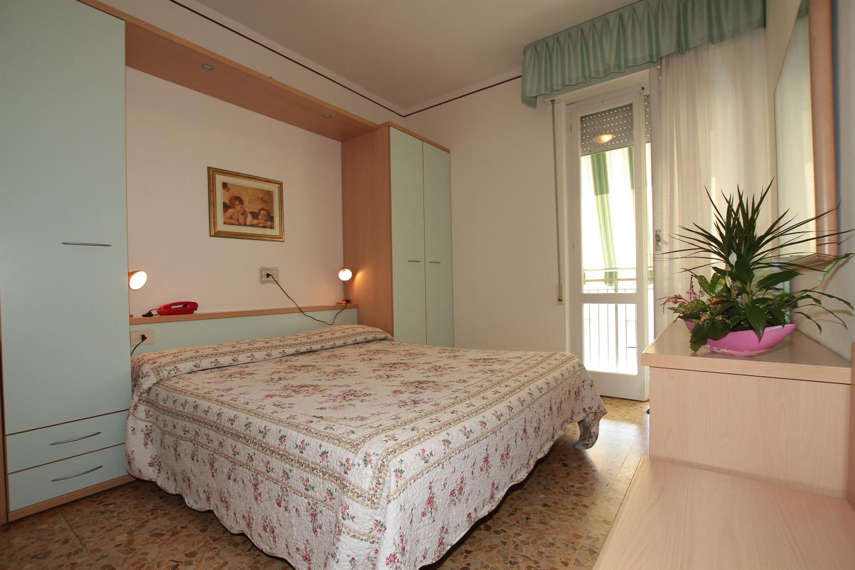 Double or Twin Room - Photo 4