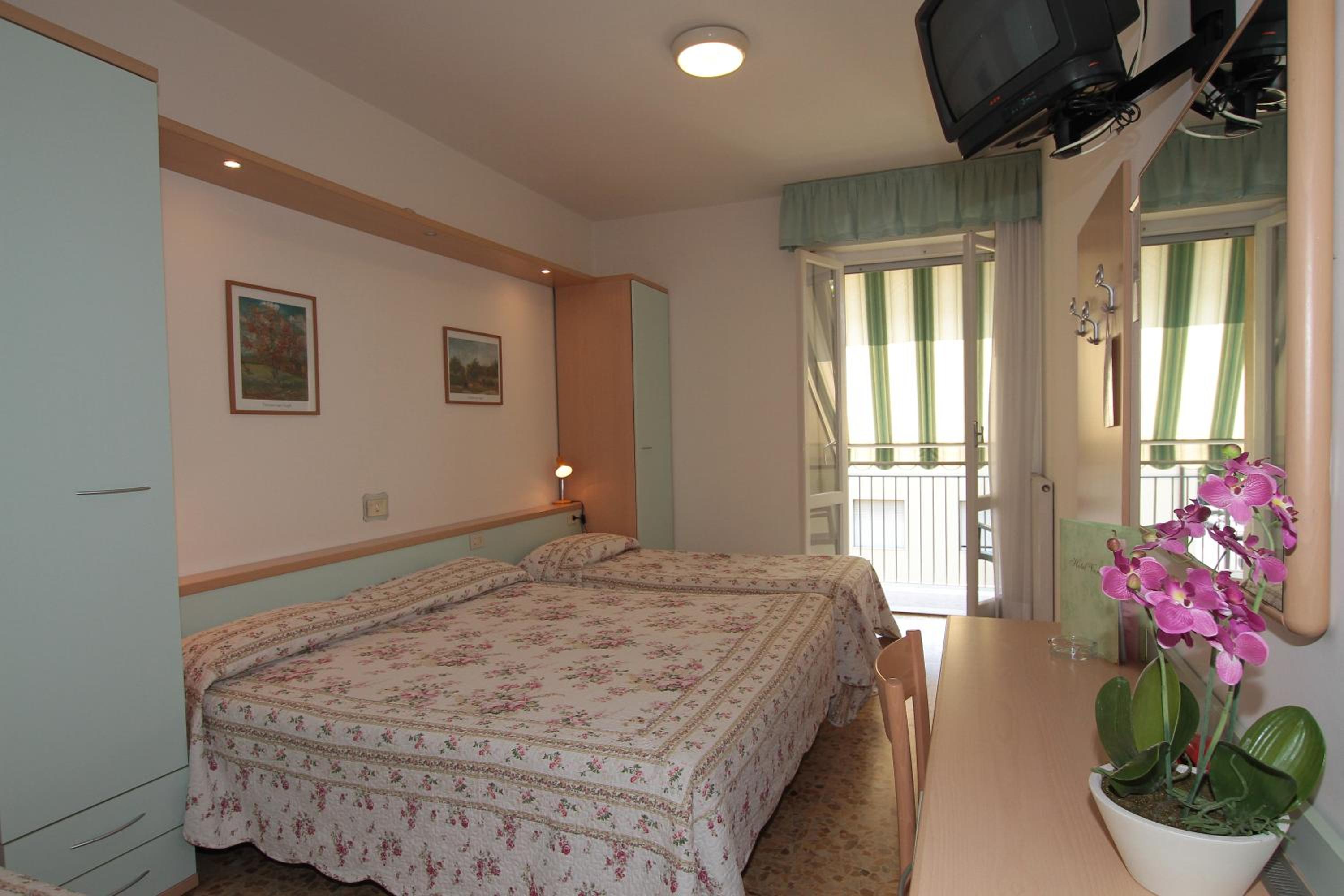 Family Room with Terrace - Photo 1