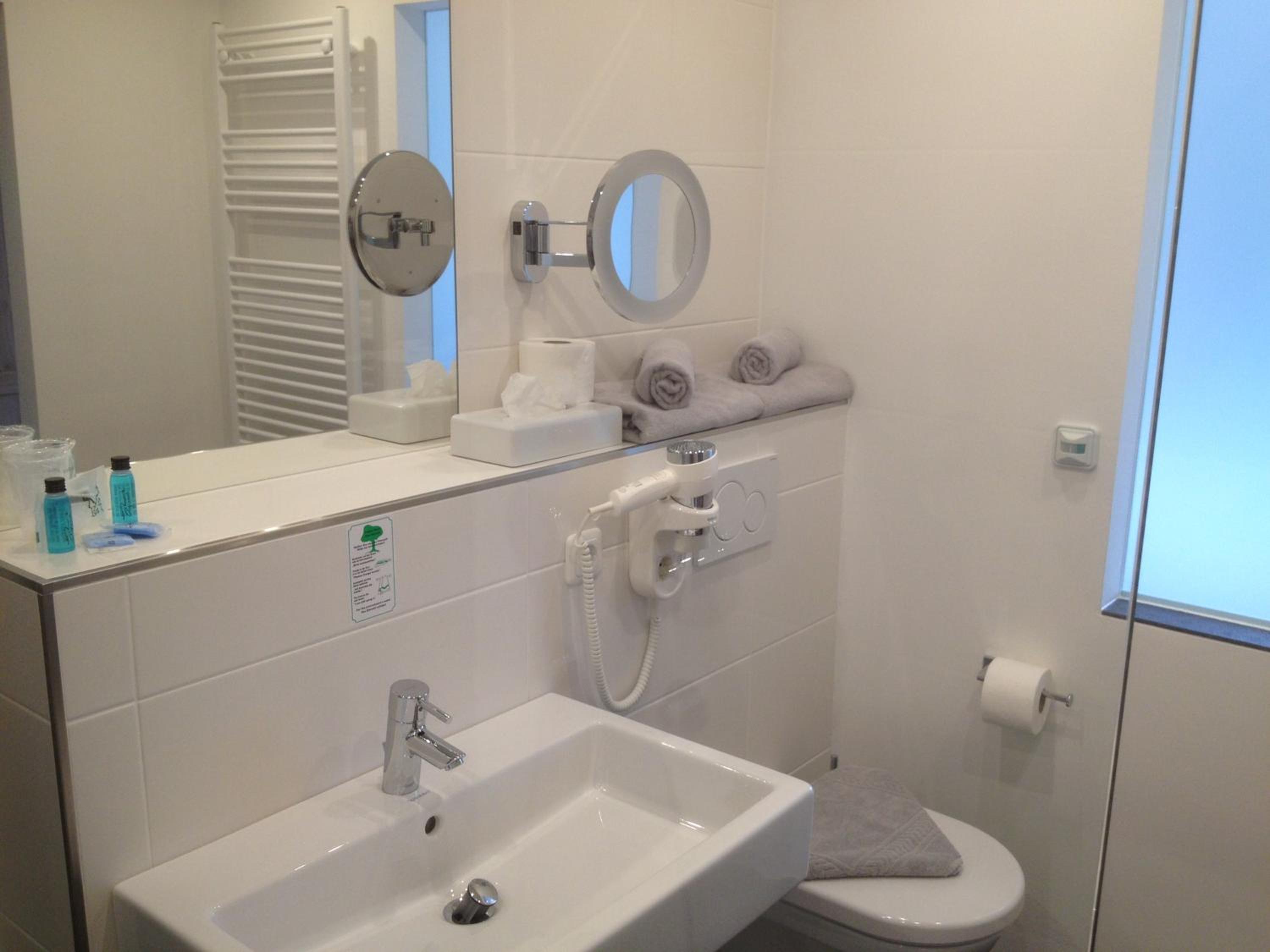Deluxe Double Room with Balcony and Lake View