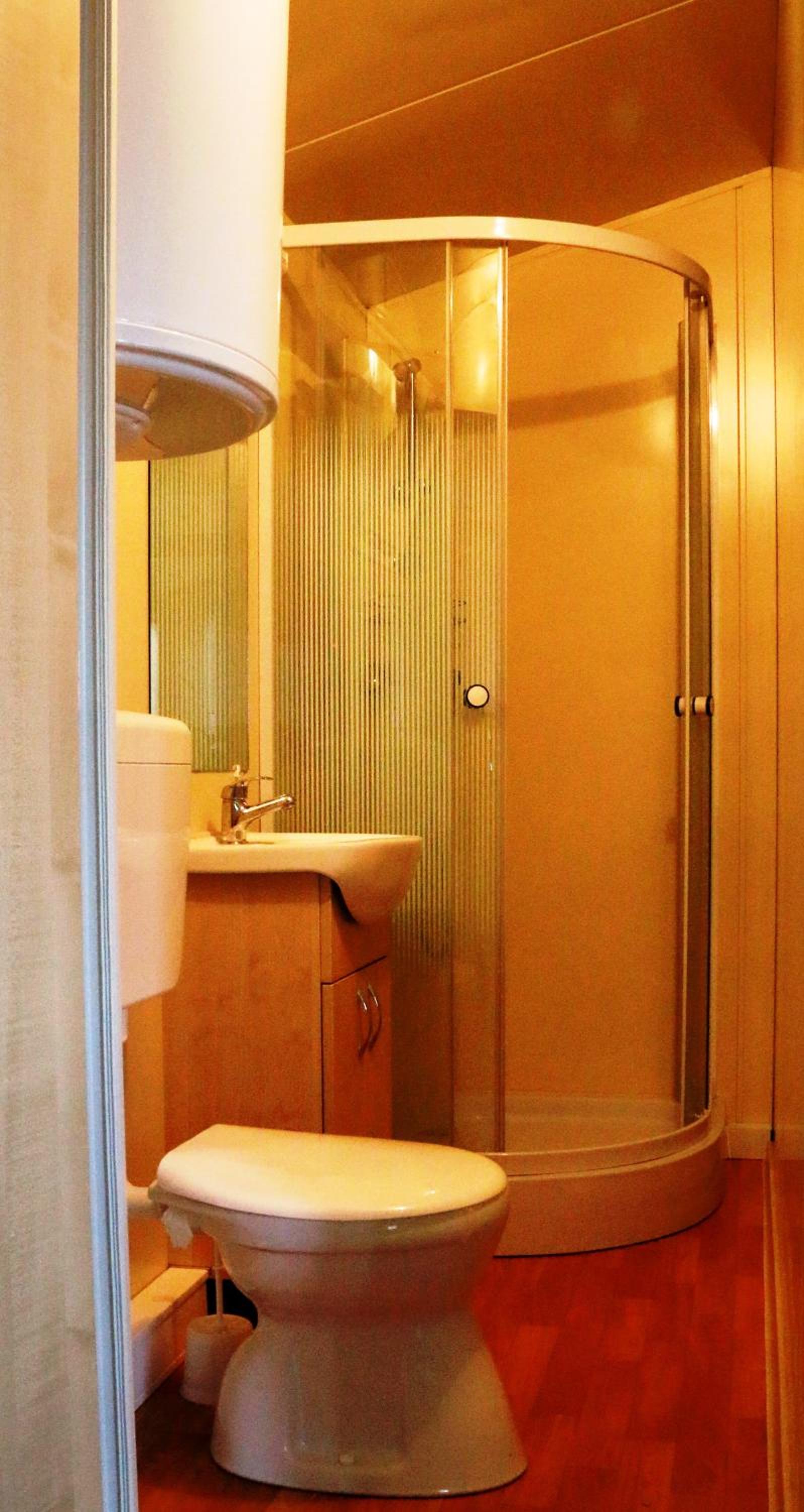 Apartment with Lake View - Photo 4