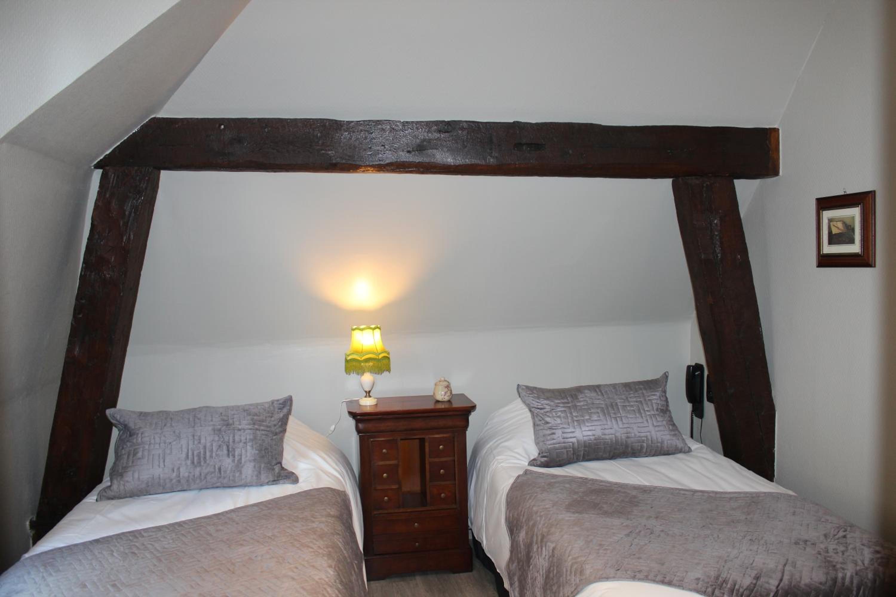 Twin Room - Photo 1