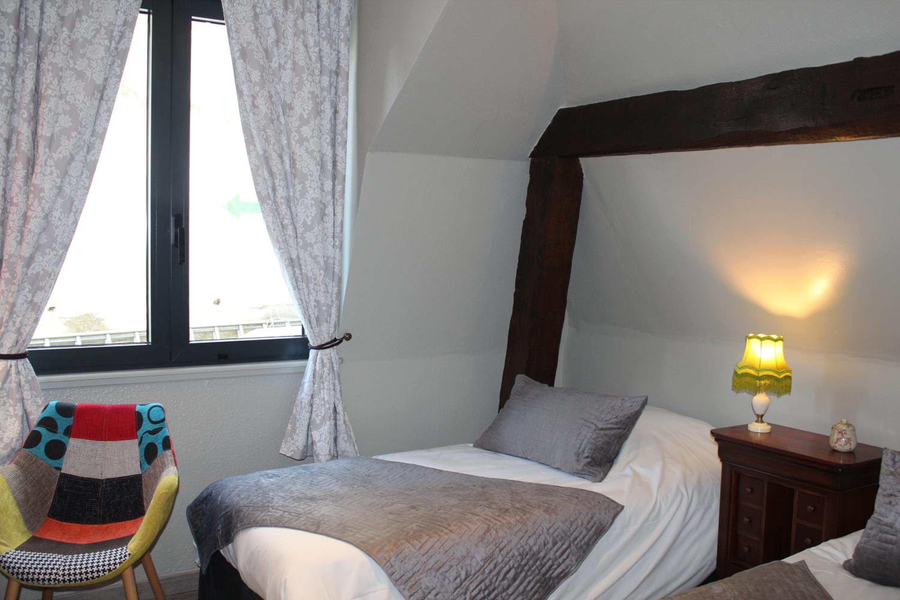 Twin Room - Photo 5